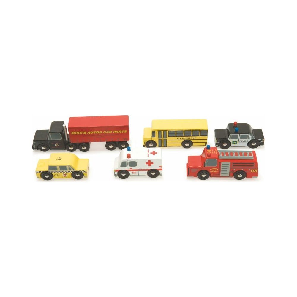 Véhicules jouets en bois : camion, taxi, ambulance, bus, voiture de police, camion de pompiers.