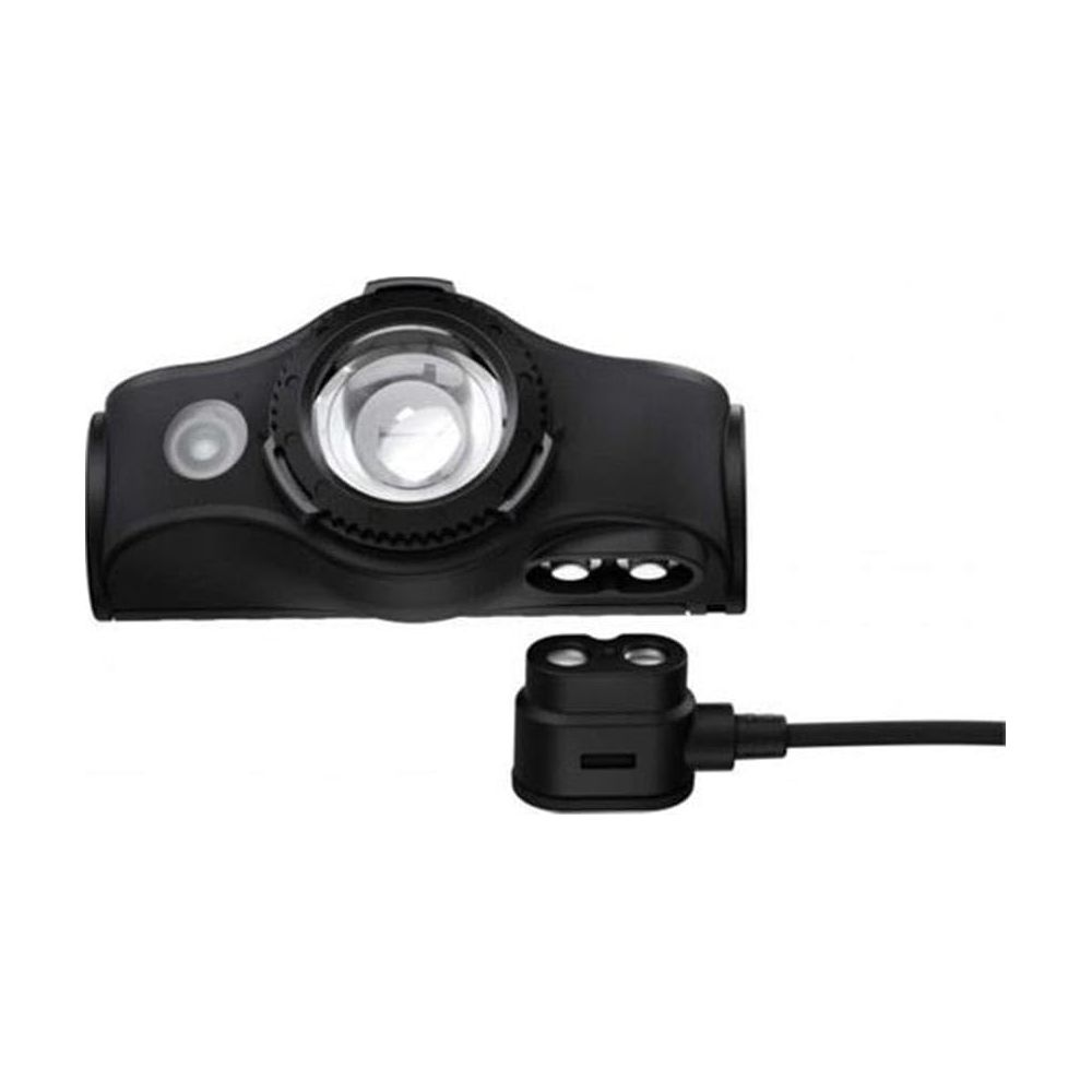 Czarna latarka czołowa z portem ładowania i kablem.