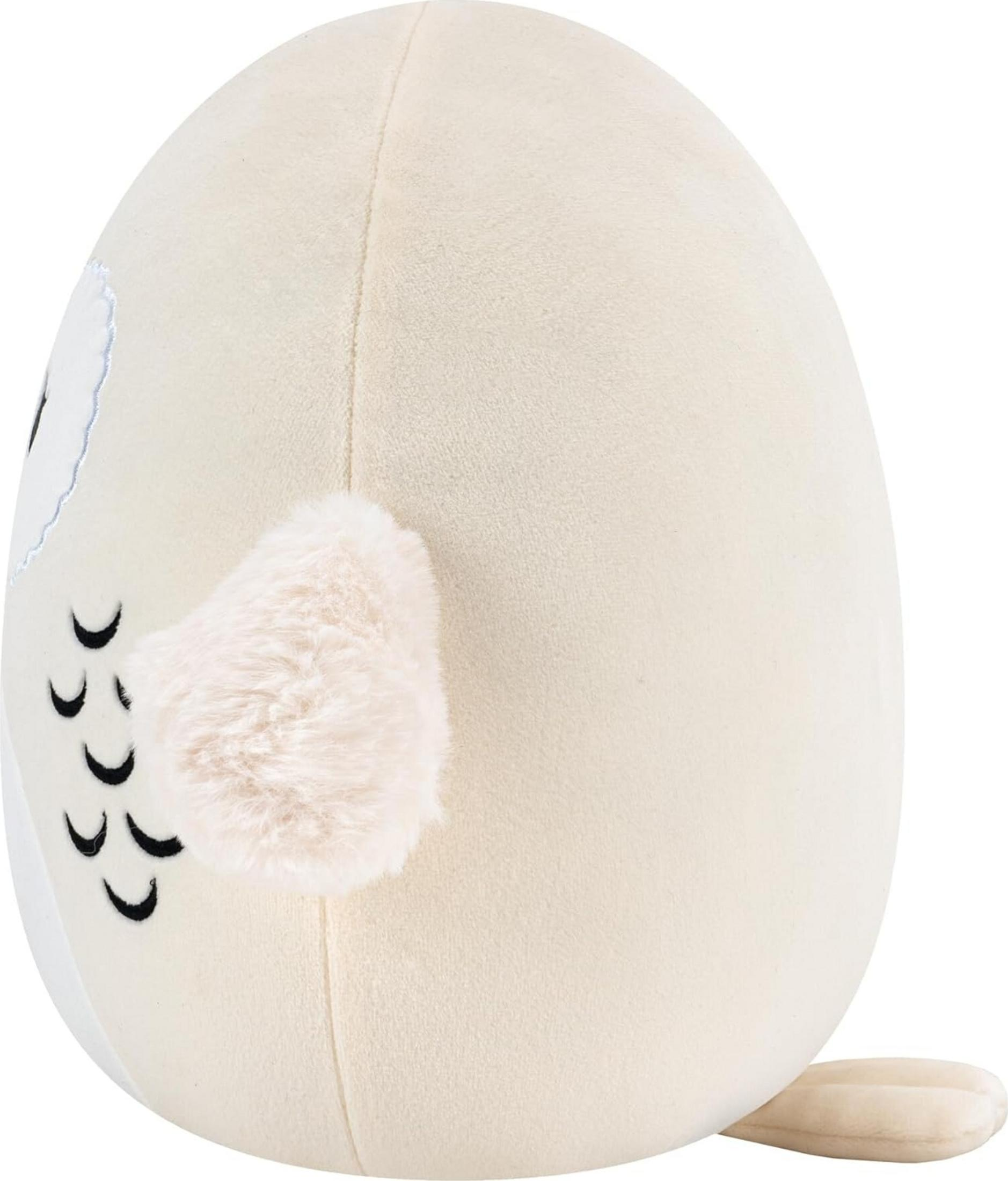 Ein cremefarbener Plüsch-Eulen-Anhänger mit schwarzen Mondaugen und einem flauschigen Flügel.