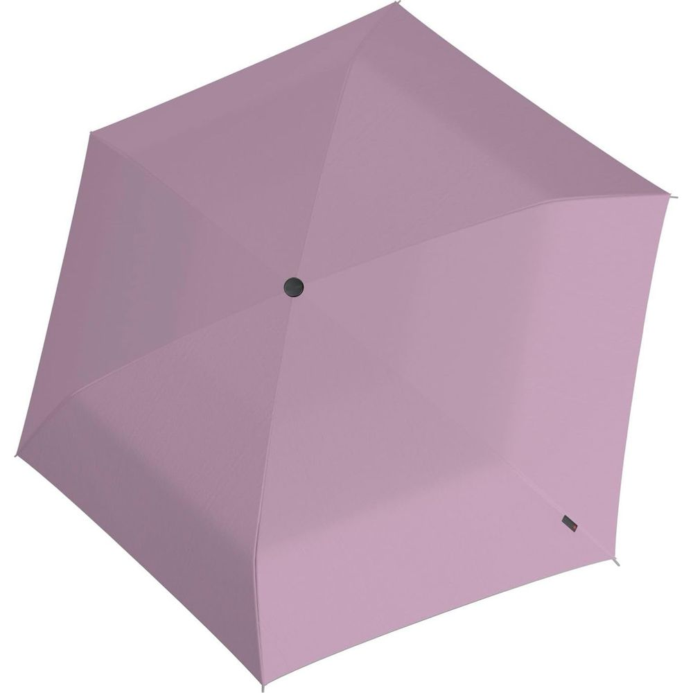 Ein geschlossener, fliederfarbener Regenschirm mit einem schwarzen Griff.
