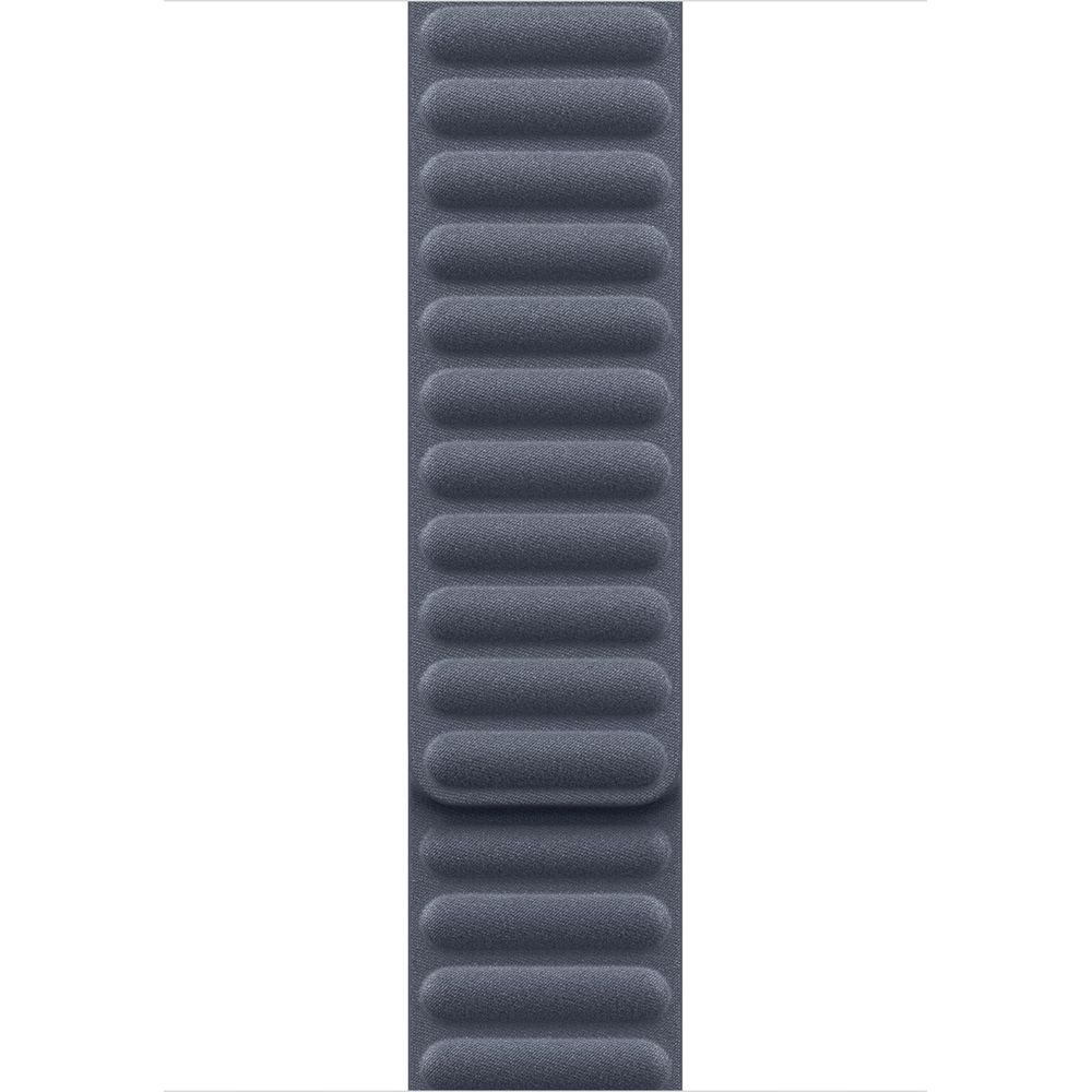 Una correa de reloj gris con hendiduras horizontales.