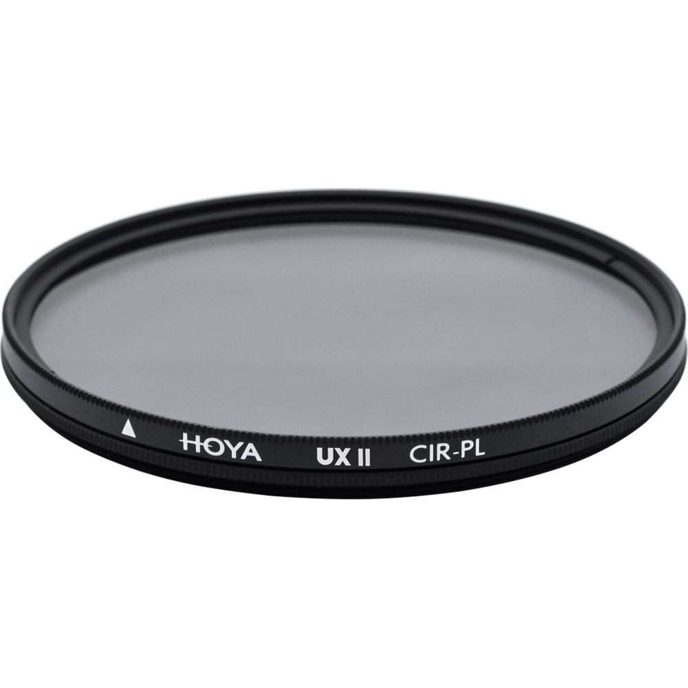 Un filtre d'objectif photo Hoya UX II CIR-PL gris sur fond blanc.