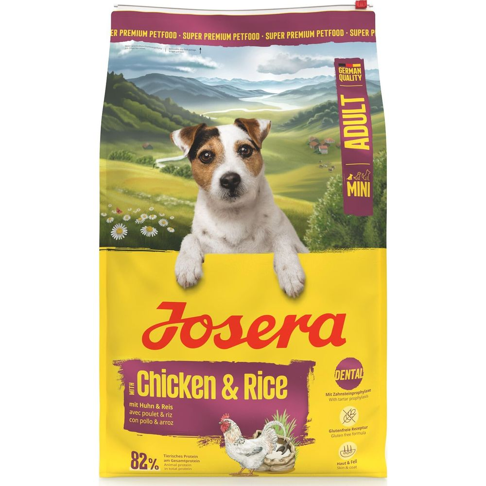 Bolsa de comida para perros Josera Pollo y Arroz con un Jack Russell terrier de fondo.