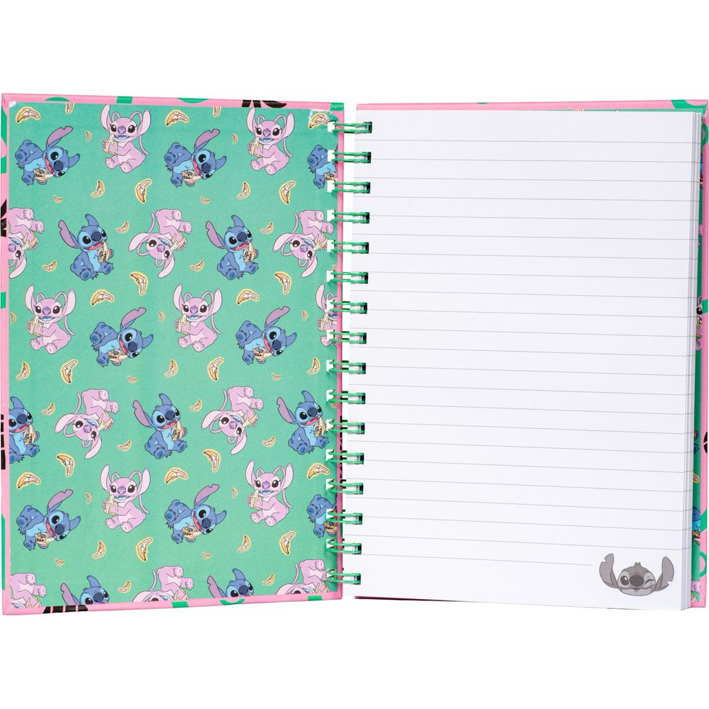 Ein aufgeschlagenes Notizbuch mit Stitch-Motiv auf der linken Seite und linierten Seiten rechts.