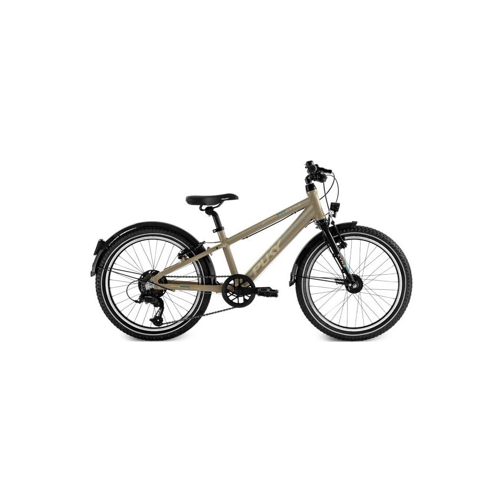Ein beigefarbenes Kinderfahrrad mit schwarzen Schutzblechen und Reifen.
