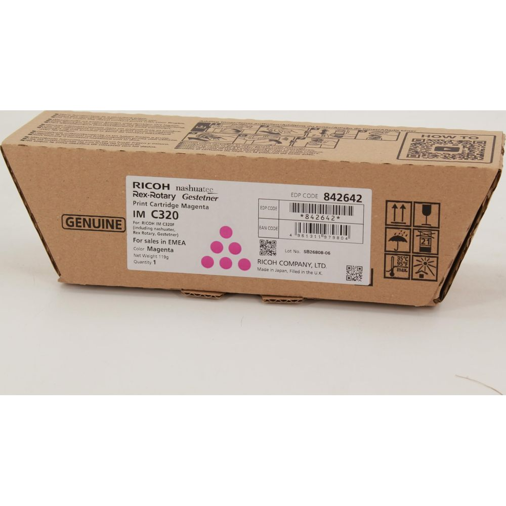 Tusz Ricoh Magenta IM C320. Pudełko kartonowe z informacjami o produkcie i symbolami.