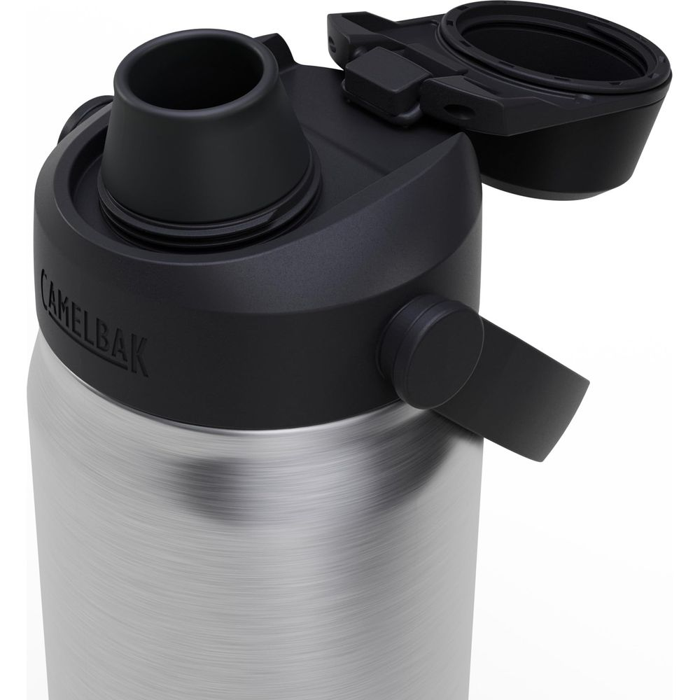 Nahaufnahme einer silbernen Camelbak-Flasche mit schwarzem Deckel und ausziehbarem Mundstück.