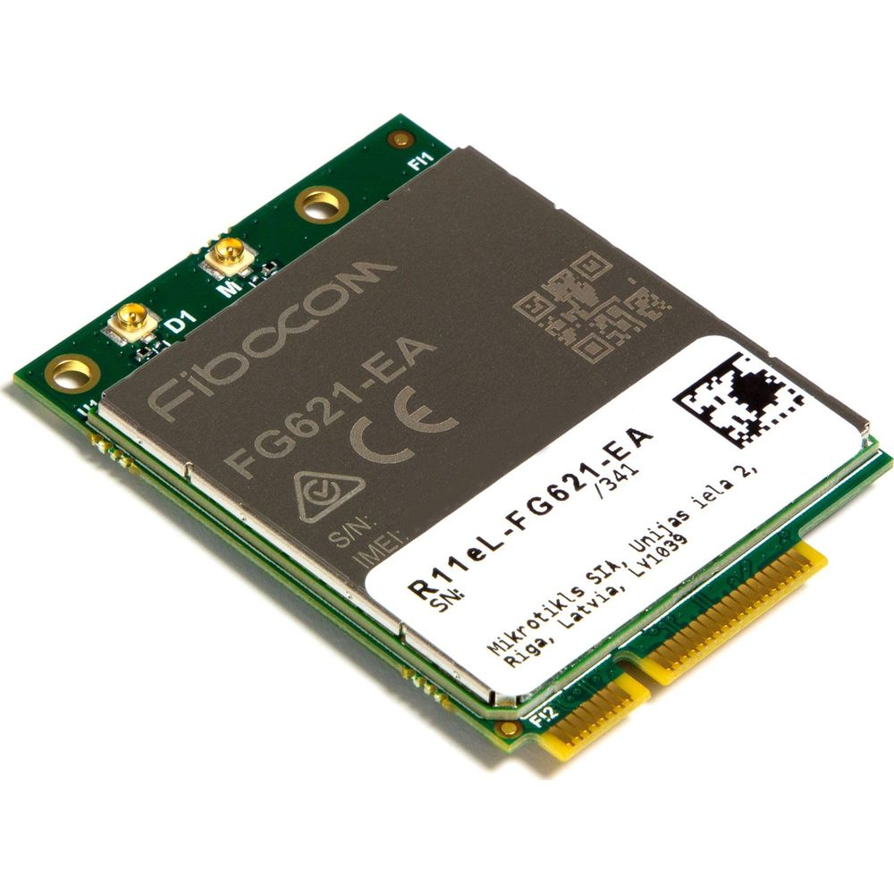 Un modulo Fibocom FG621-EA con connettori dorati su sfondo bianco.