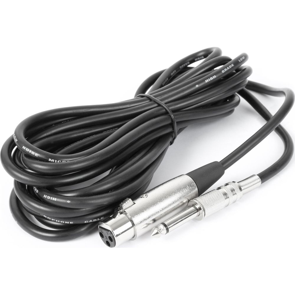 Zwarte audiokabel met XLR en jack plug, op witte achtergrond.
