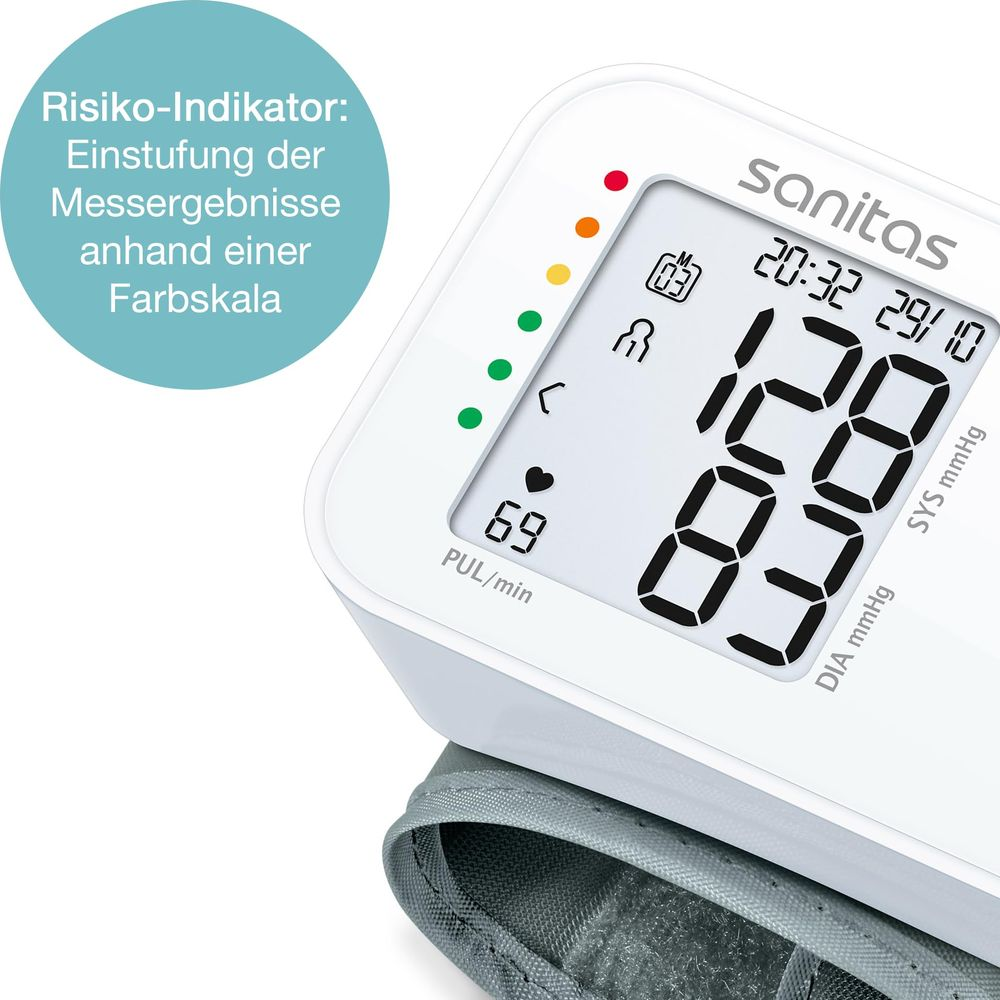 Ein Sanitas Blutdruckmessgerät zeigt 128/83 mmHg und 69 Puls an.