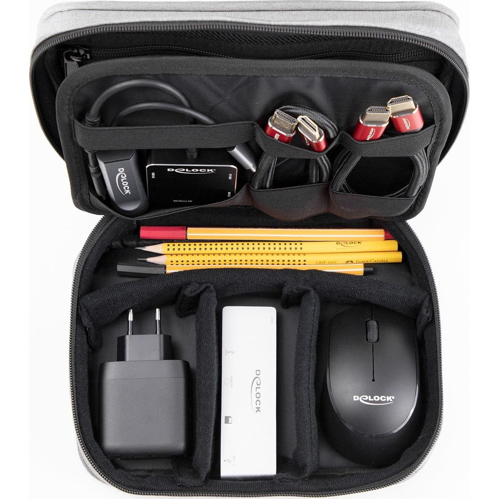Graues Tech-Etui mit Kabeln, Adapter, Maus, Stiften und SD-Kartenleser.