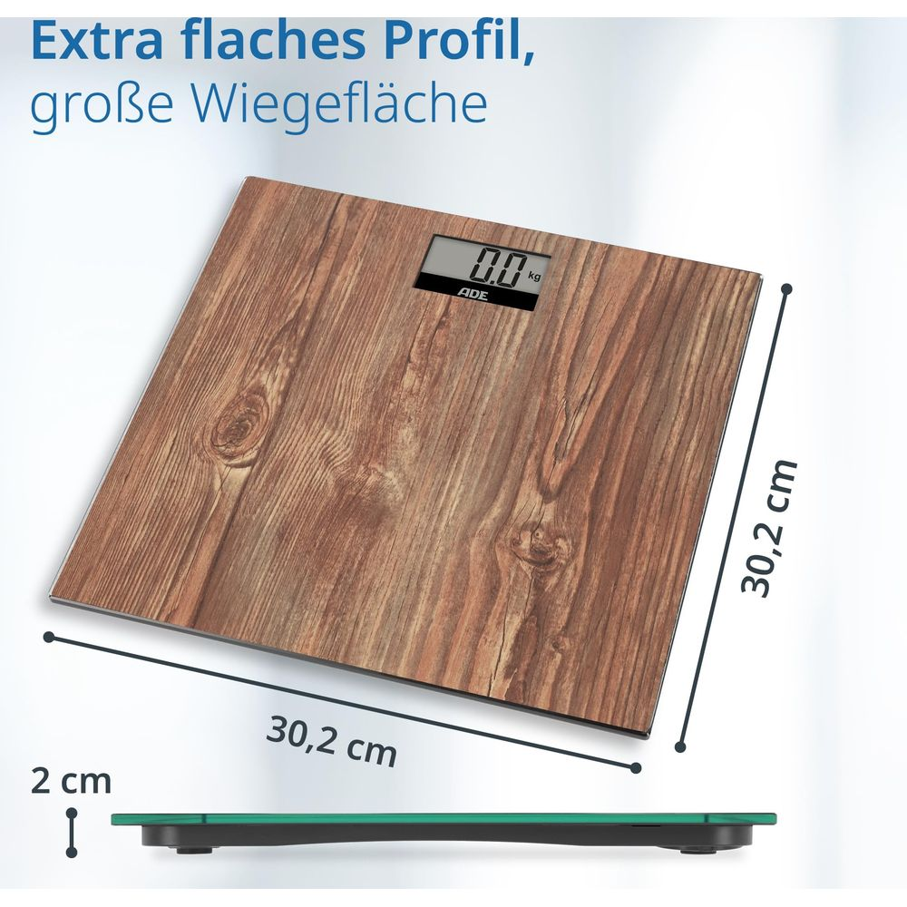 Brązowa waga imitująca drewno pokazuje 0,0 kg.