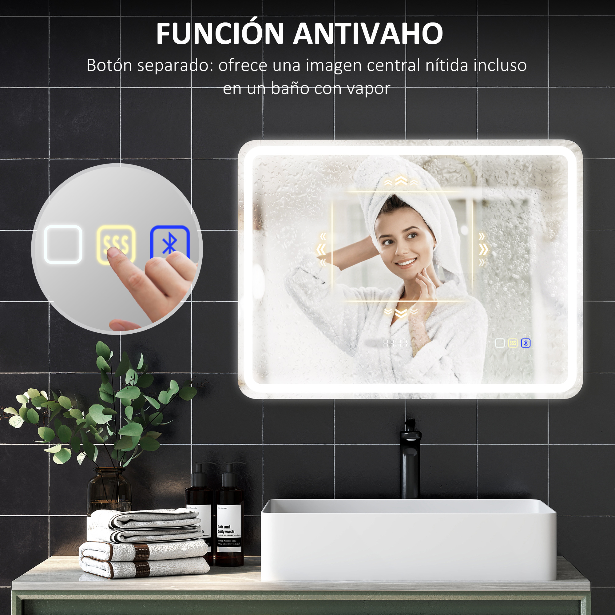 Un espejo de baño con función antivaho. Un dedo toca el panel de control.