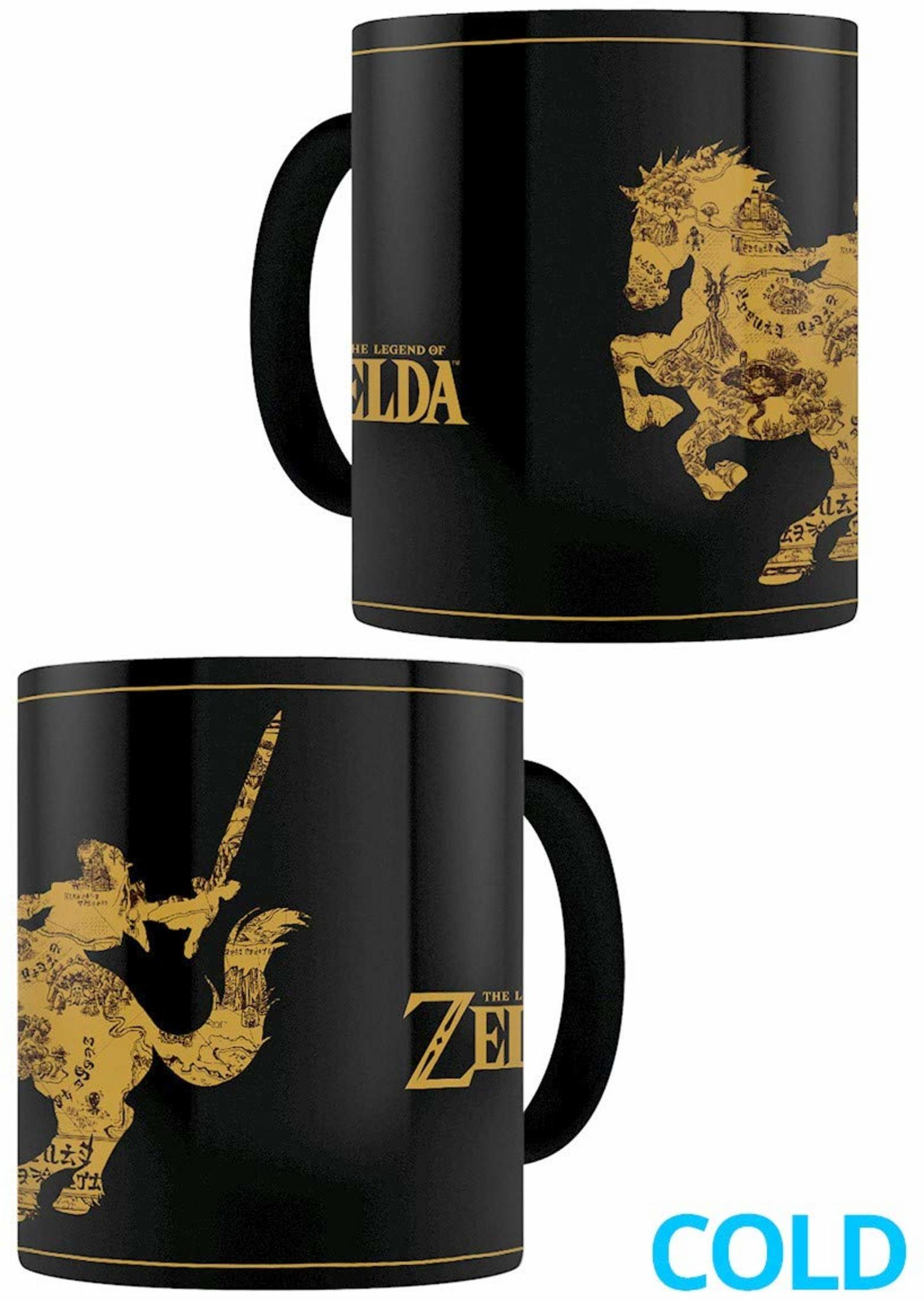 Taza negra con diseño de mapa amarillo de caballo y héroe, 'The Legend of Zelda'.