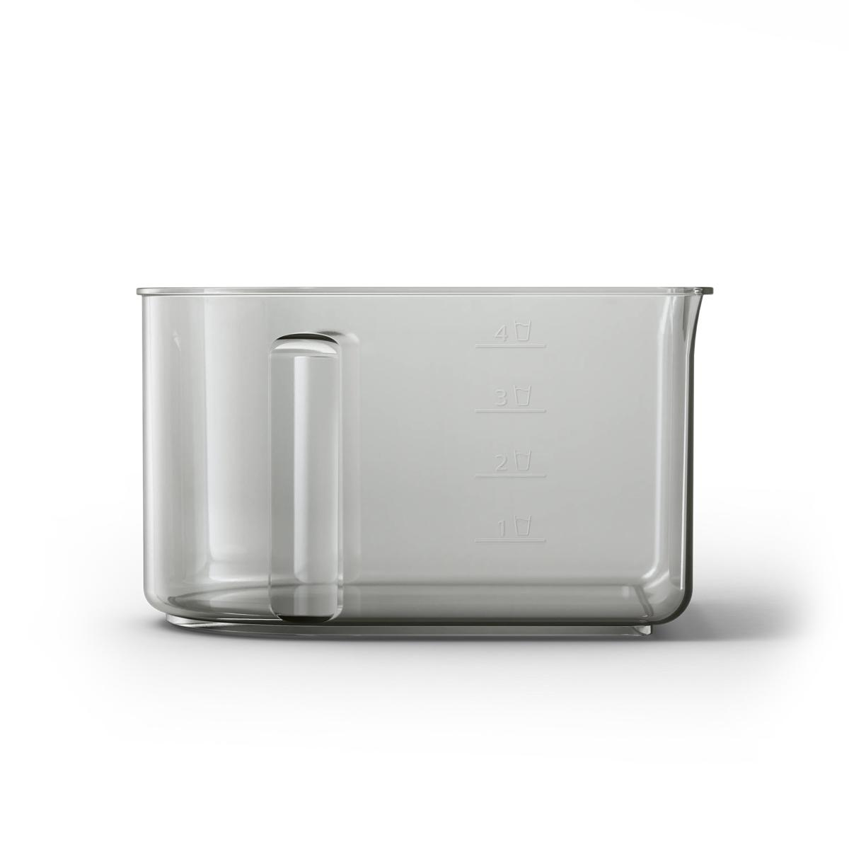 Ein transparenter Messbecher mit Griff und Markierungen für 1L, 2L, 3L und 4L.