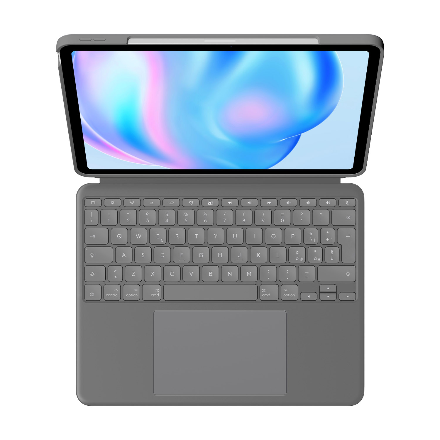 Tablet grigio con tastiera e stilo su sfondo bianco.