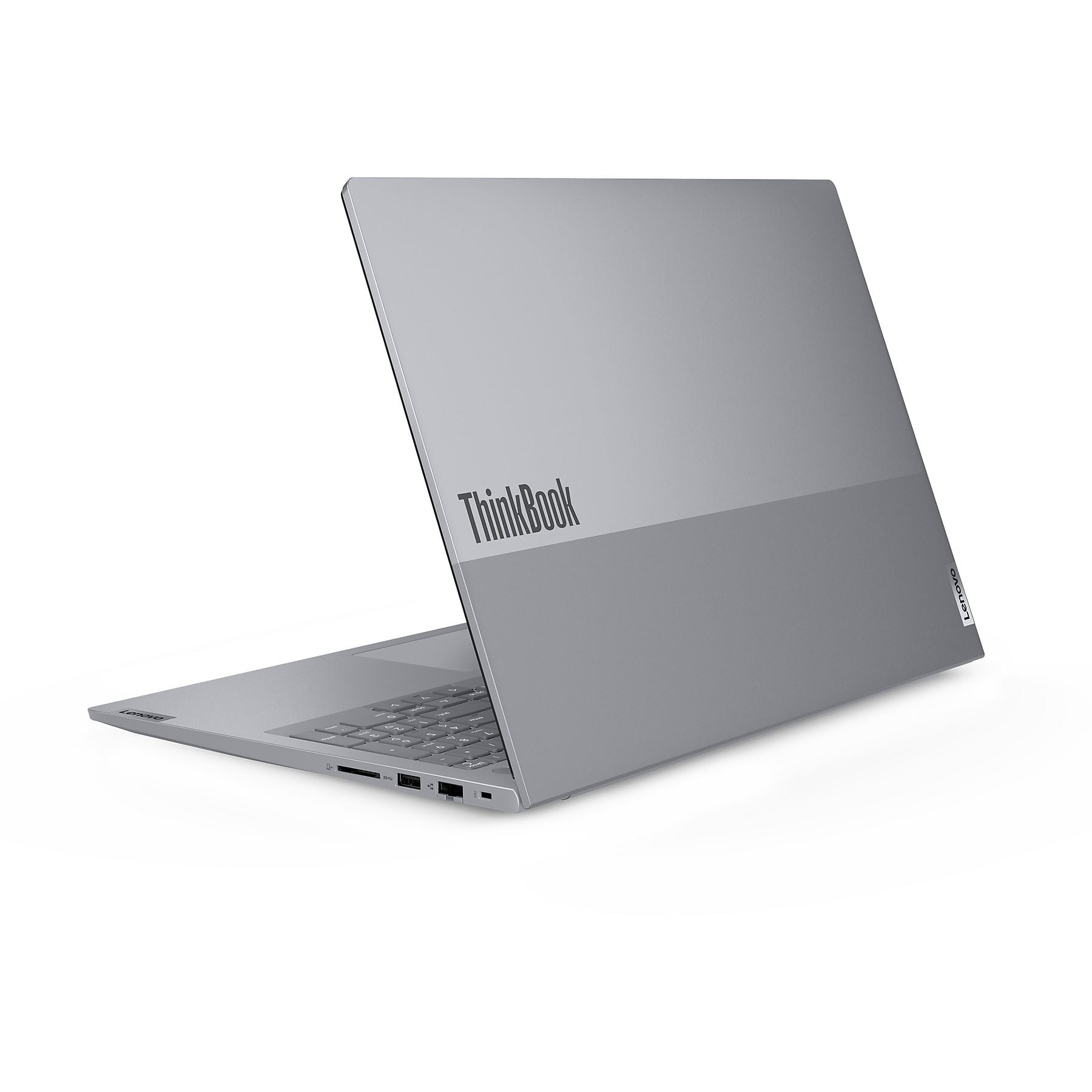 Un laptop argento con coperchio aperto, tastiera e porte visibili.