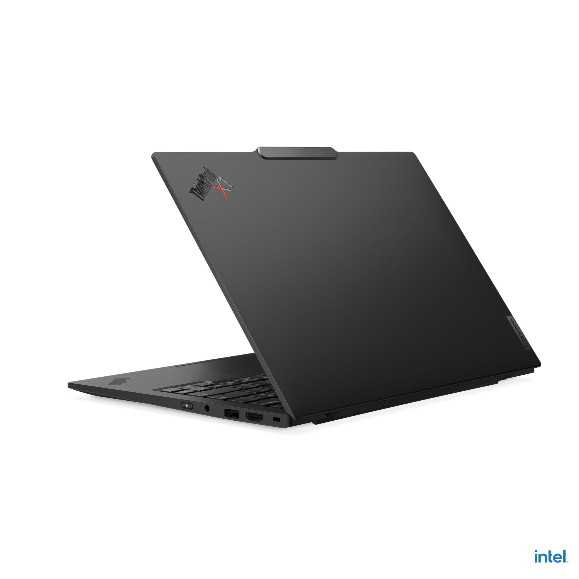 Laptop nero con coperchio aperto, visibili tastiera e porte.