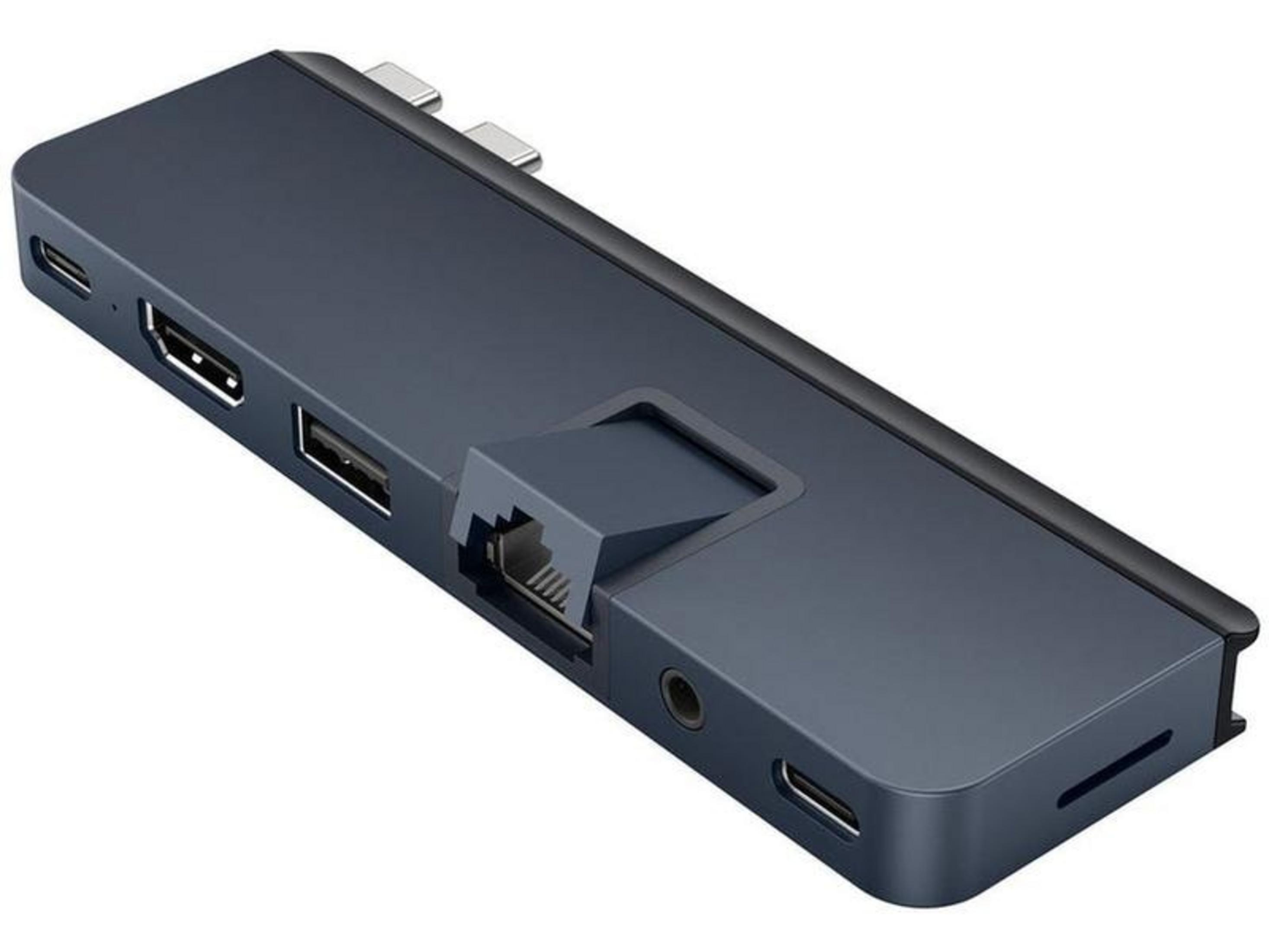 Un hub USB-C scuro con porte HDMI, USB-A, Ethernet e audio.