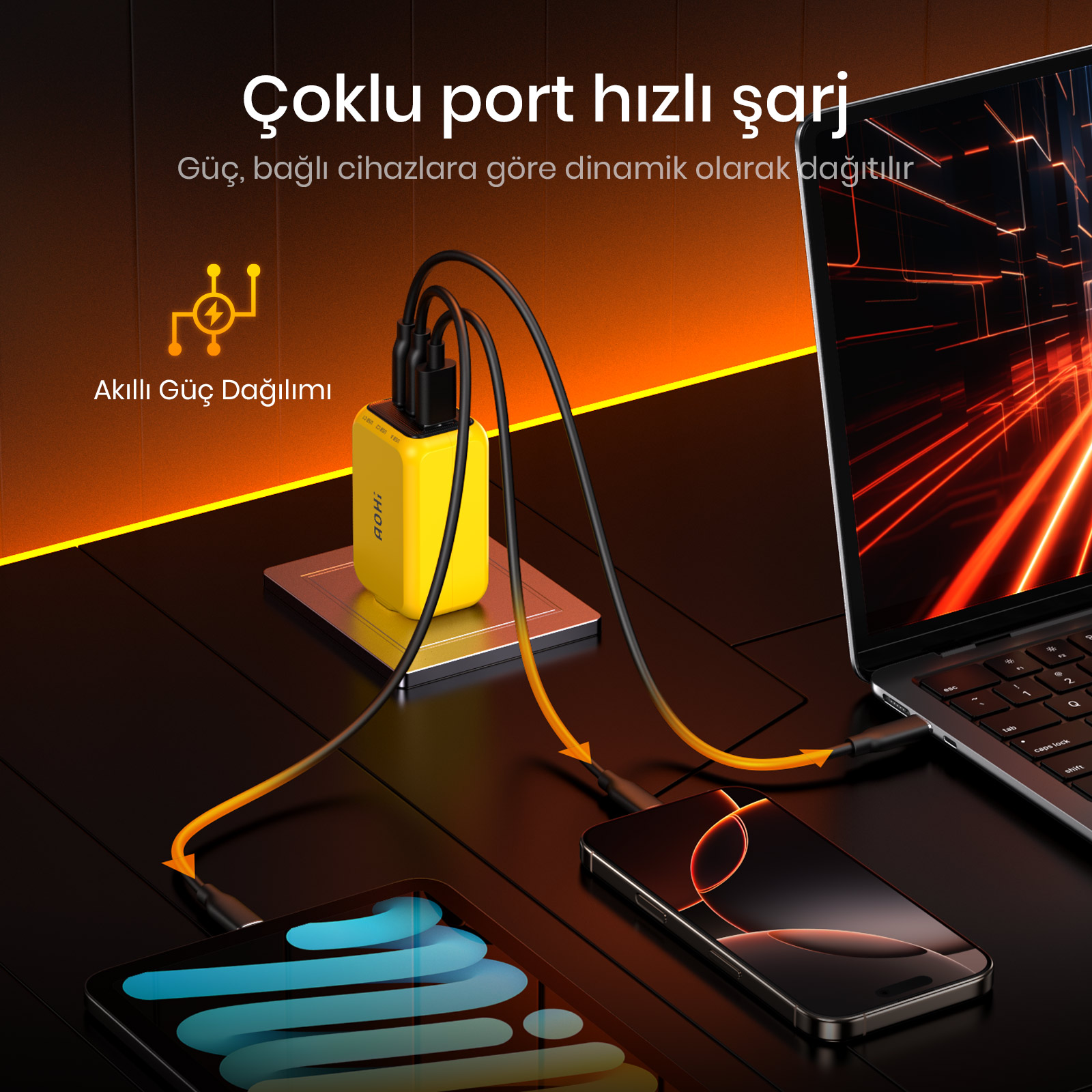 Sarı çok portlu hızlı şarj cihazı, dizüstü bilgisayar, akıllı telefon ve tablet şarj ediyor.