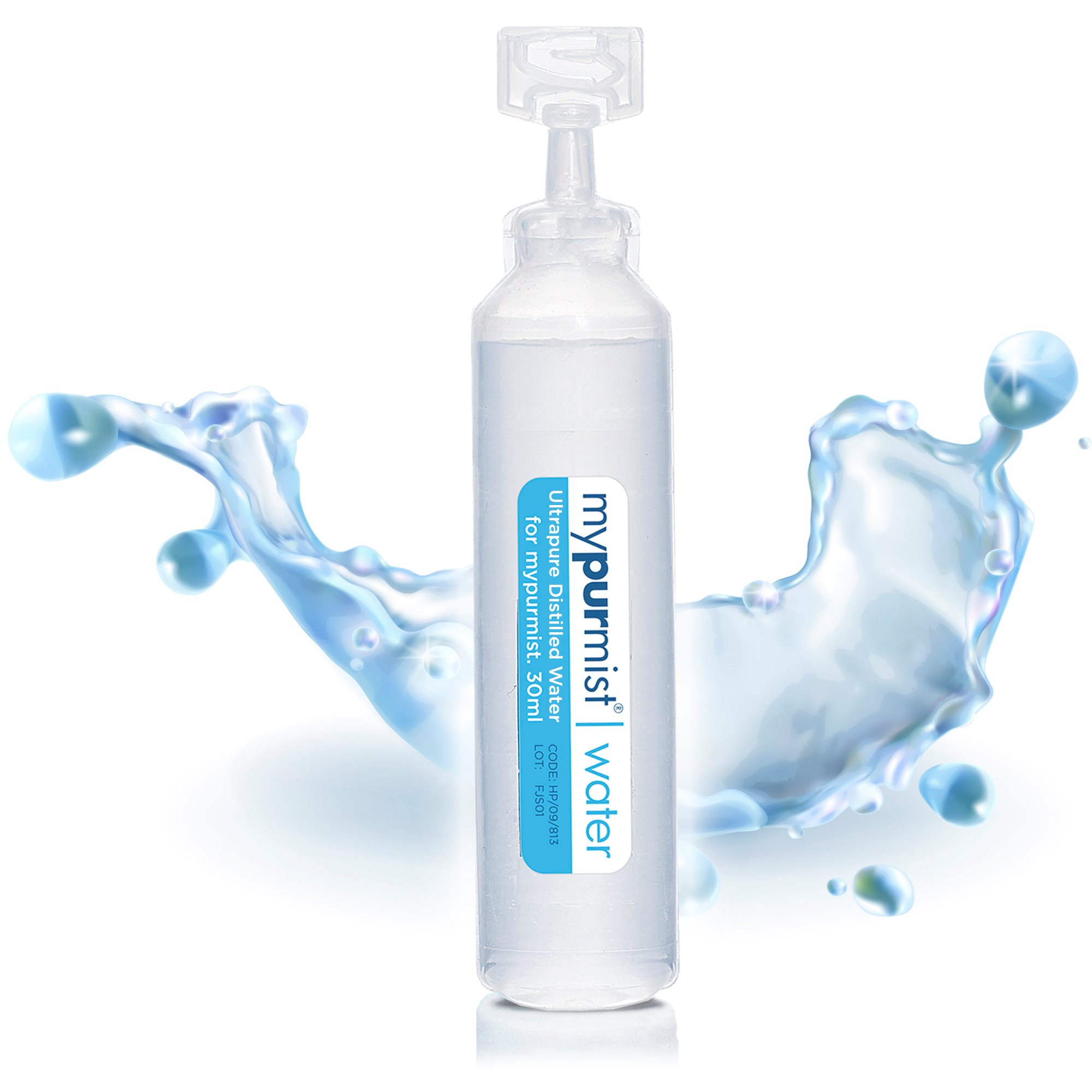 Eine Flasche destilliertes Wasser mit einem blauen Etikett, umgeben von Wasserspritzern.