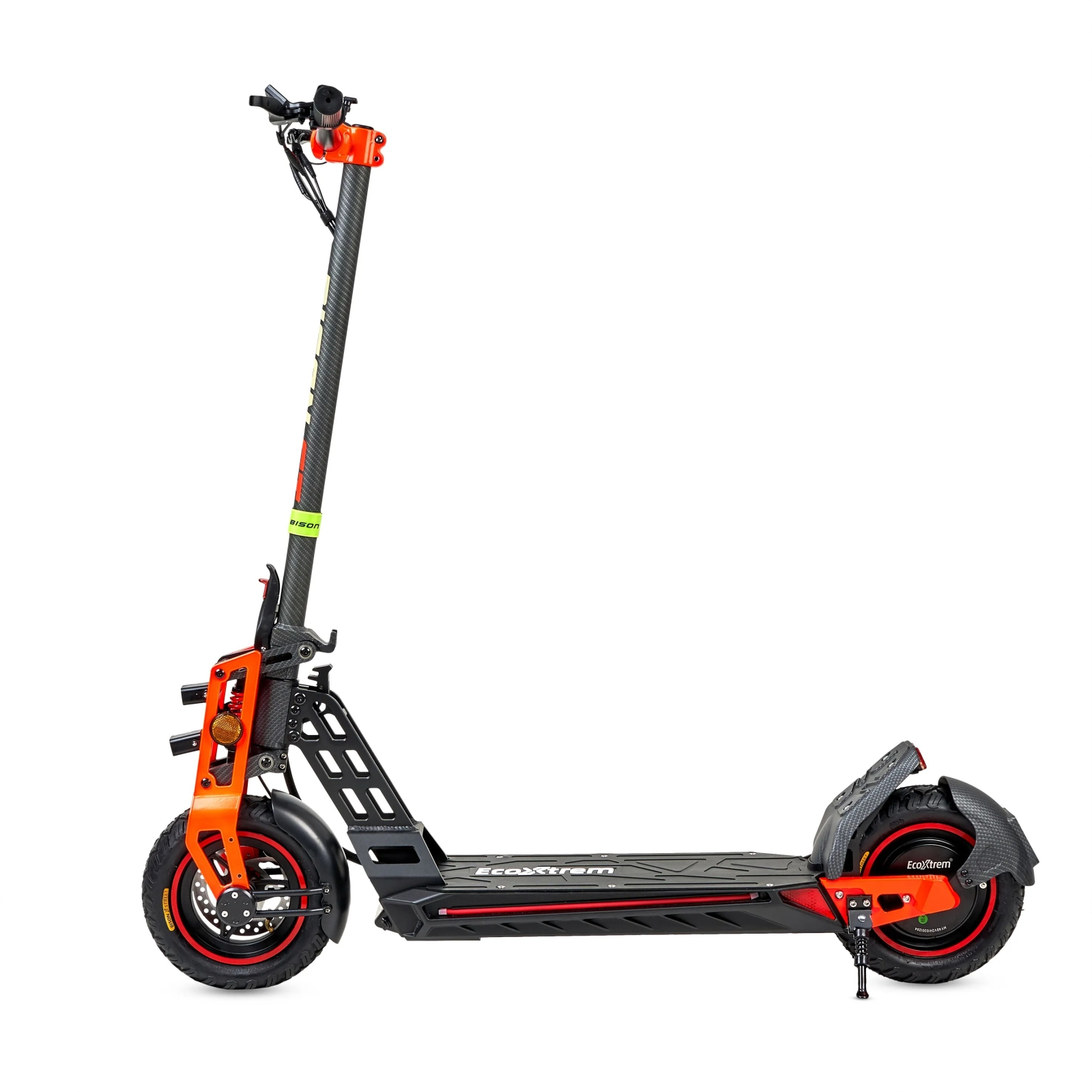 Un patinete eléctrico naranja y negro con detalles de carbono y acentos rojos.