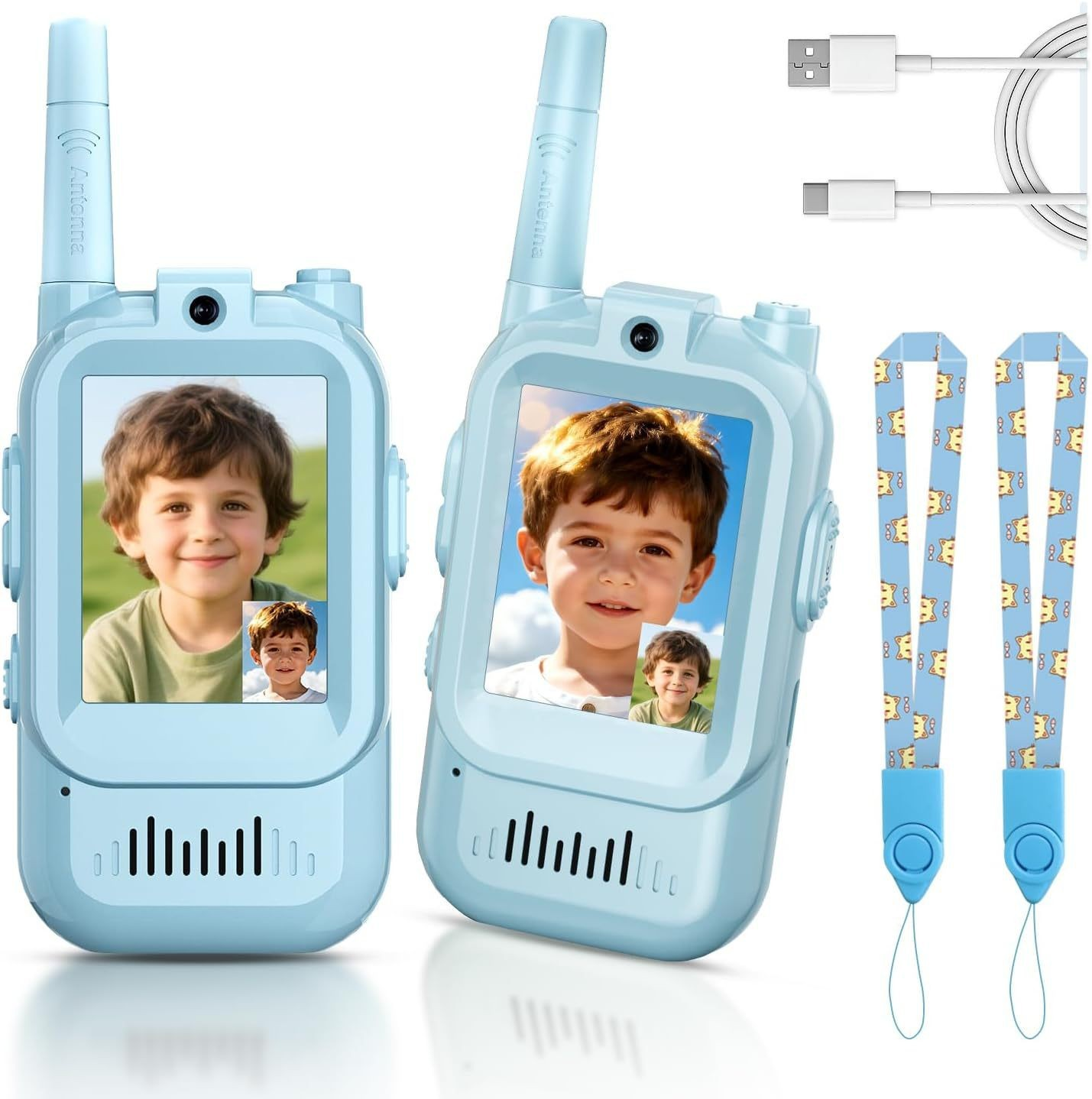 Zwei blaue Kinder-Walkie-Talkies mit Bildschirmen, die Gesichter von Kindern zeigen. Inklusive Ladegeräten und Lanyards.