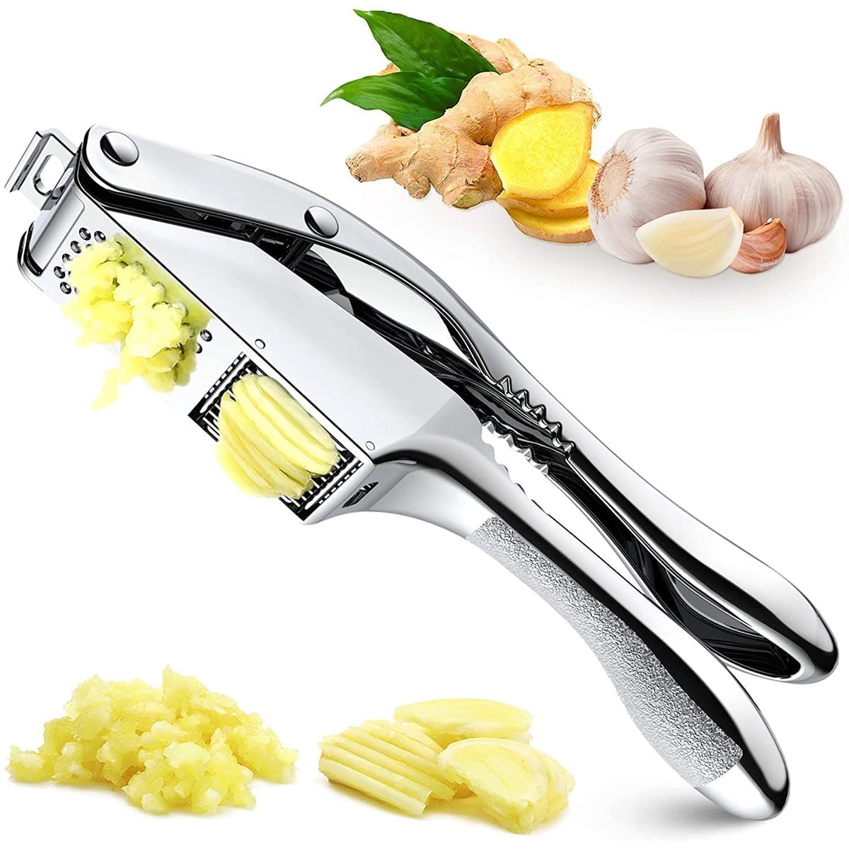 Ein Knoblauchpresse aus Metall mit zerdrücktem Ingwer und Knoblauch daneben.