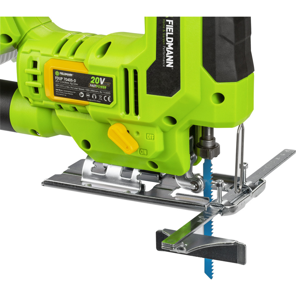 Seghetto alternativo verde con lama blu, interruttore giallo e base in metallo.