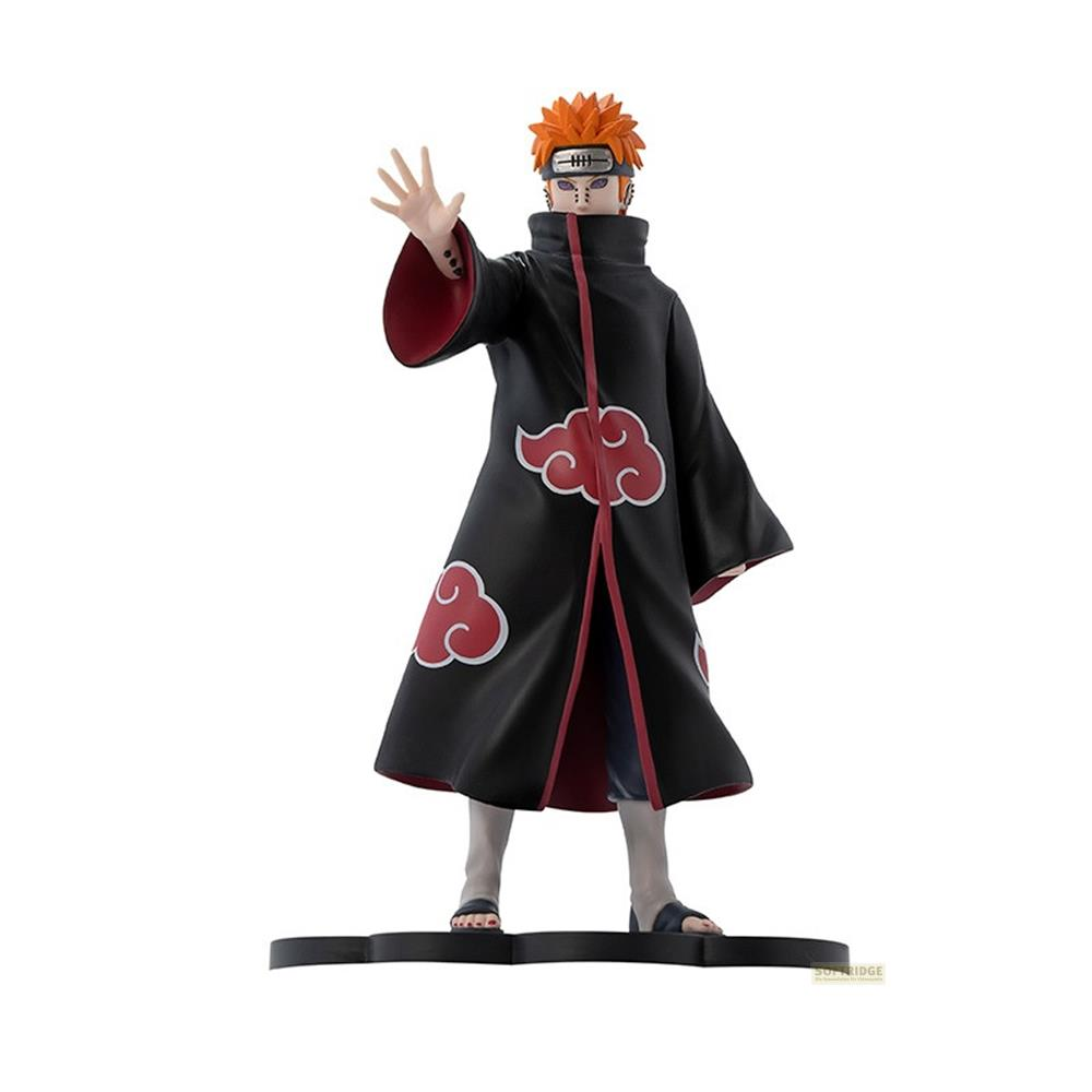 Eine Figur mit orangefarbenem Haar und schwarzem Mantel mit roten Wolken.