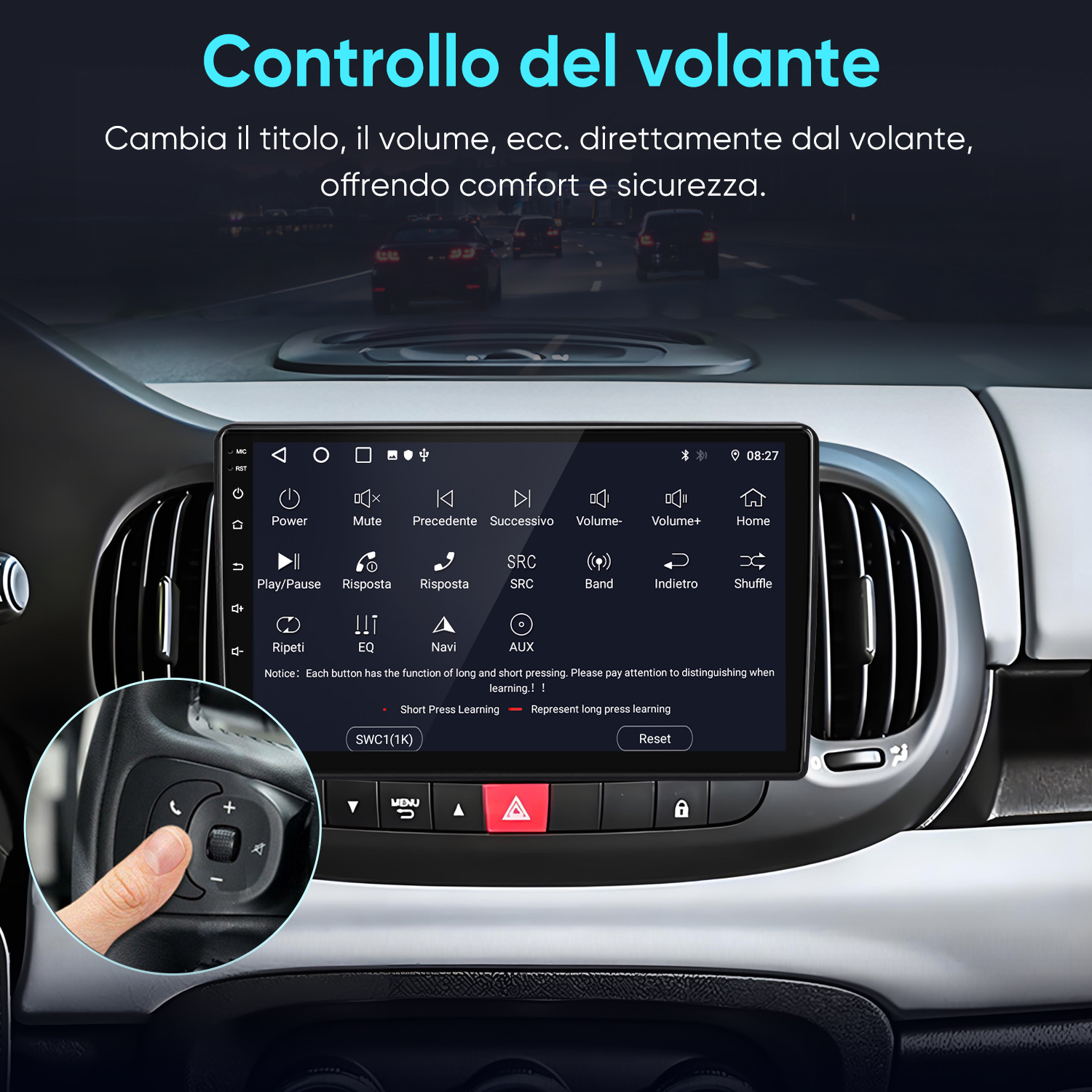 Un dito preme un pulsante sul volante. Un autoradio visualizza i controlli.