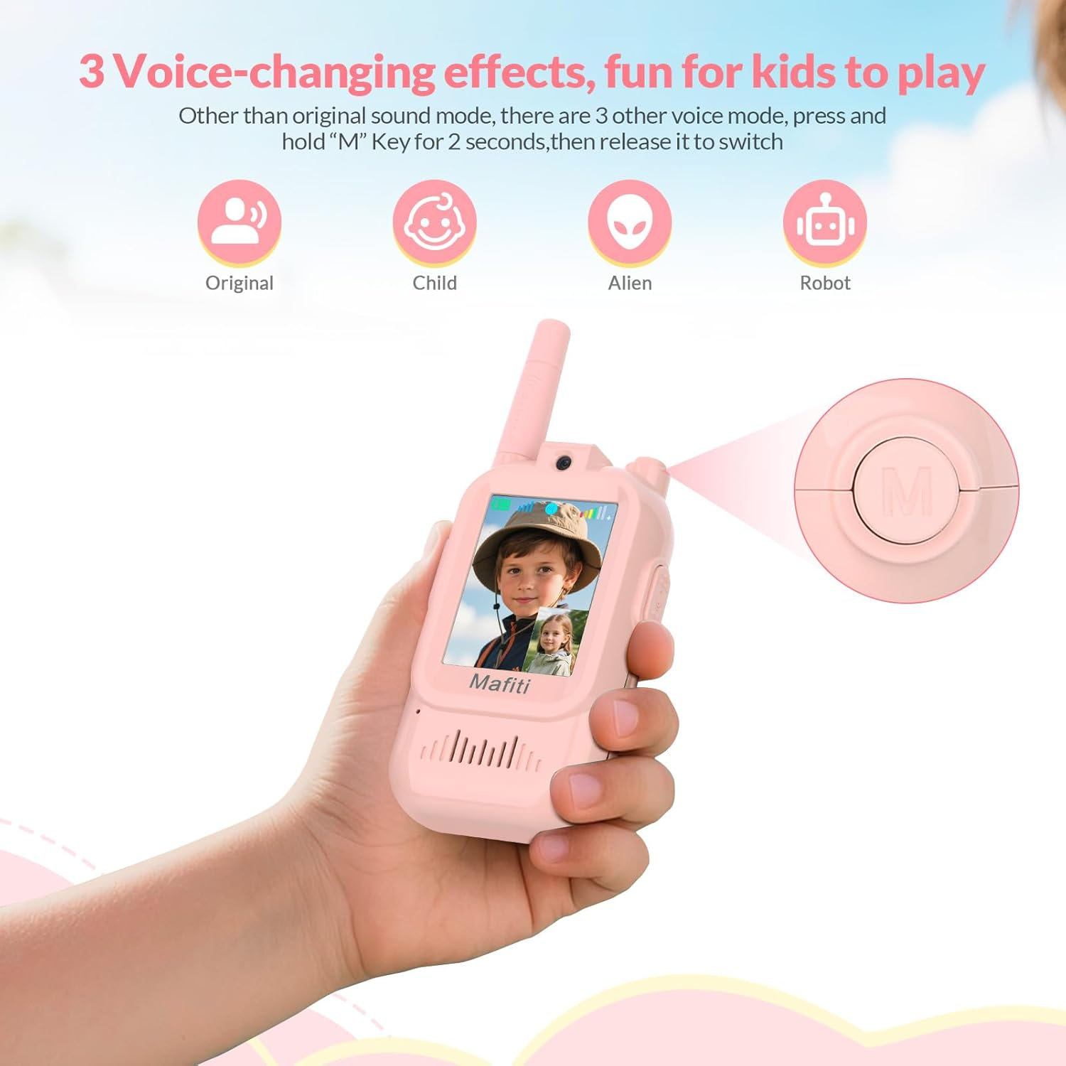Eine Hand hält ein rosafarbenes Walkie-Talkie mit einem Bild von Kindern auf dem Bildschirm.