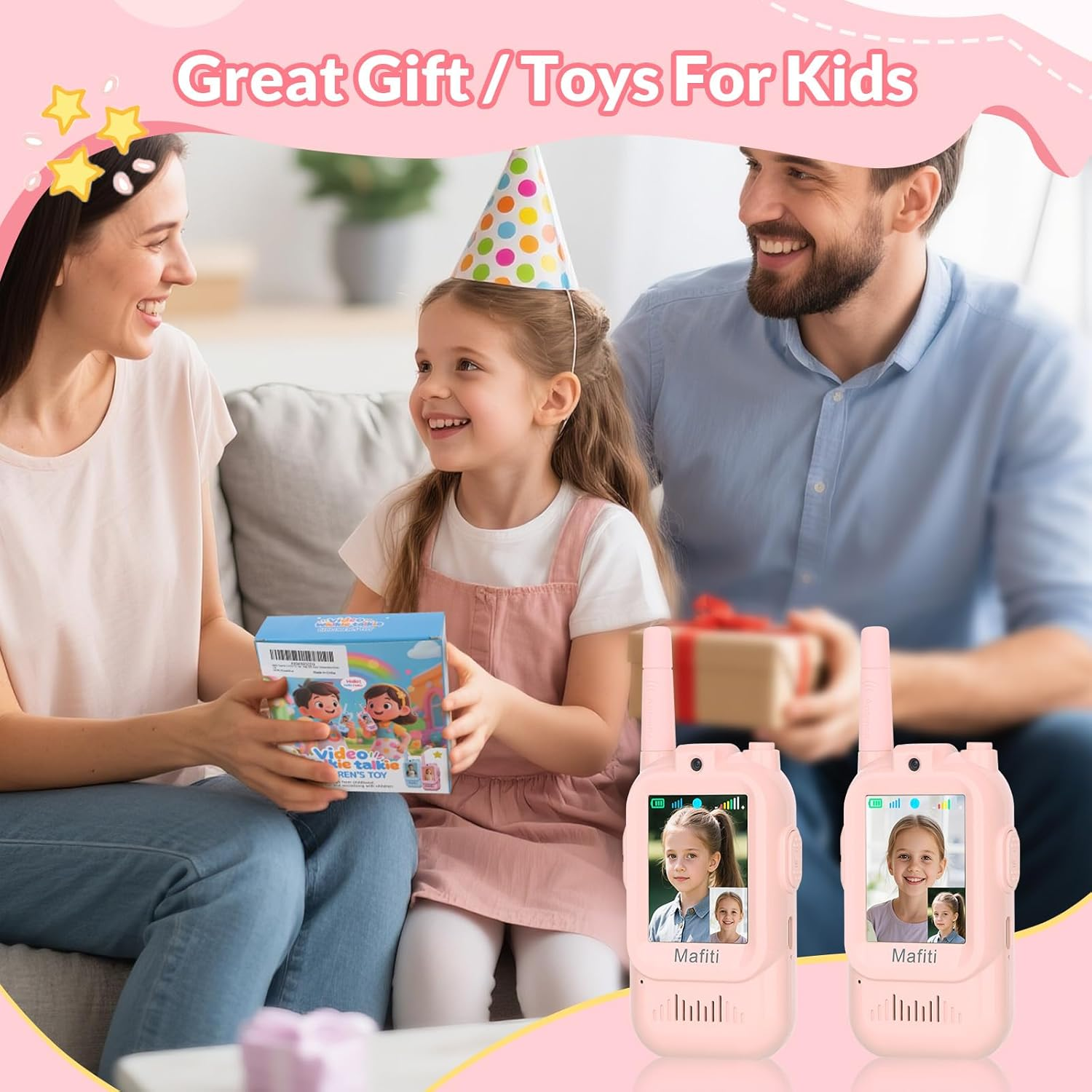 Familie feiert, Mutter gibt Kind ein Spielzeuggeschenk, zwei Walkie-Talkies.