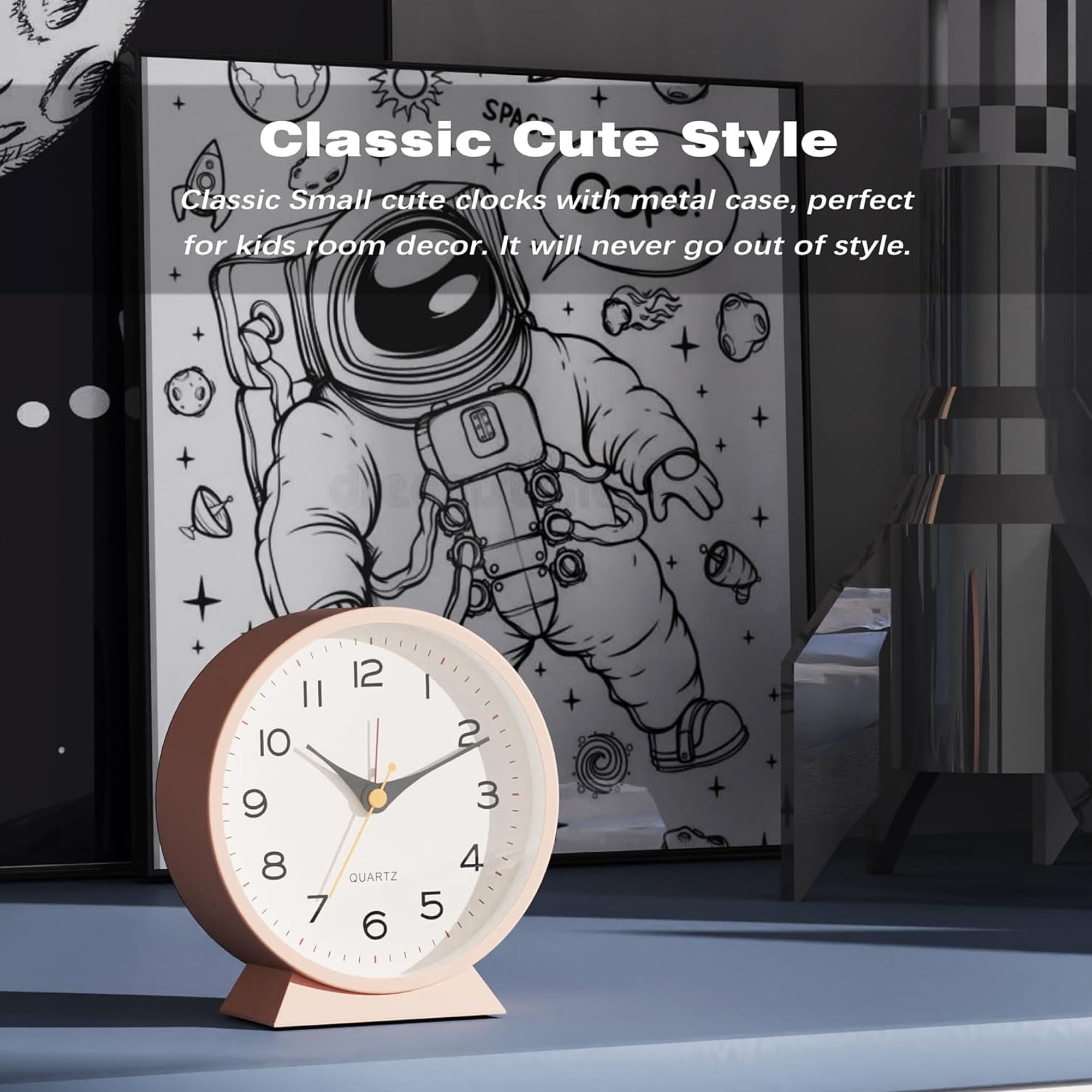 Ein rosafarbener Wecker steht vor einem Bild eines Astronauten. Minimalistisches Design.