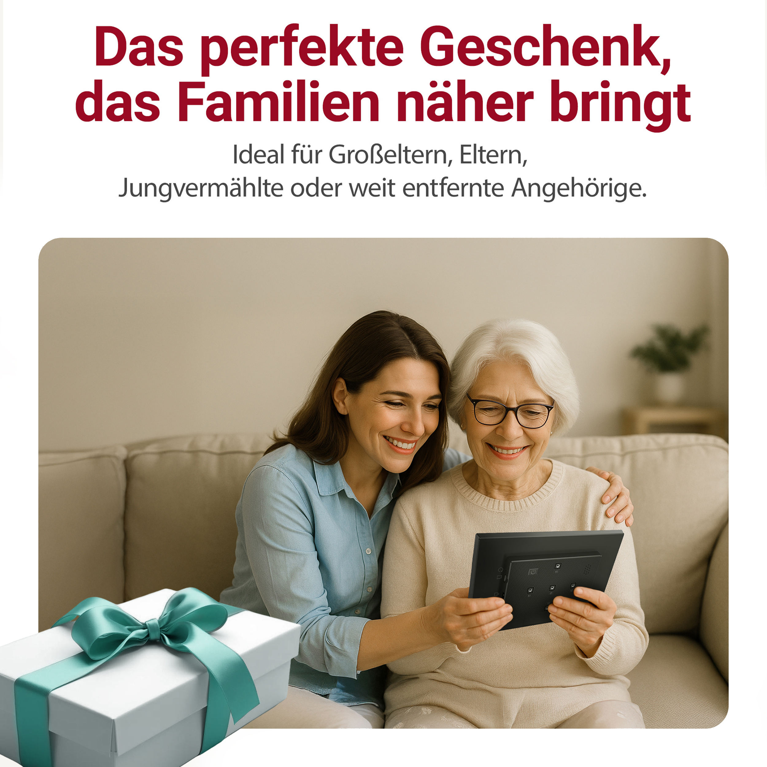 Zwei Frauen, jung und alt, betrachten ein digitales Bilderrahmen mit einem Geschenk.
