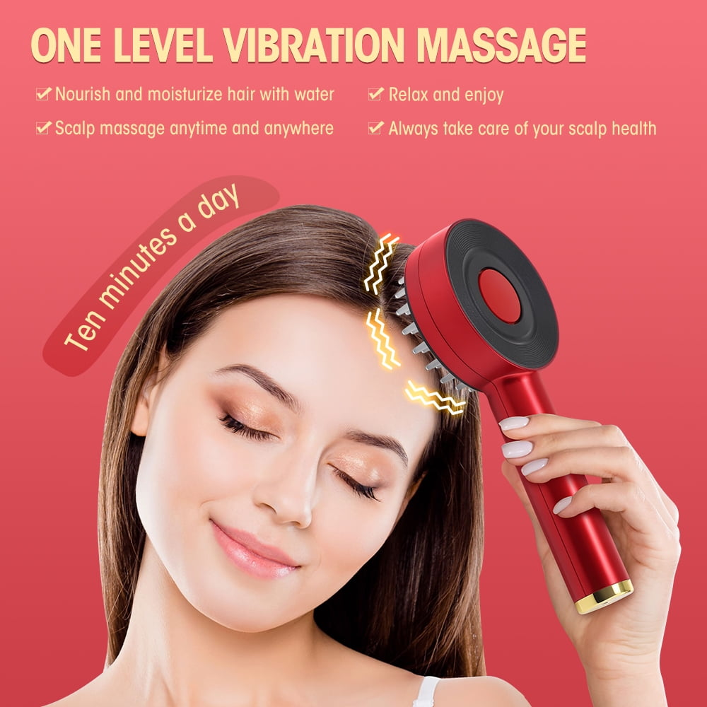 Eine Frau benutzt einen roten Massagekamm für die Kopfhaut, mit Text über Vorteile.