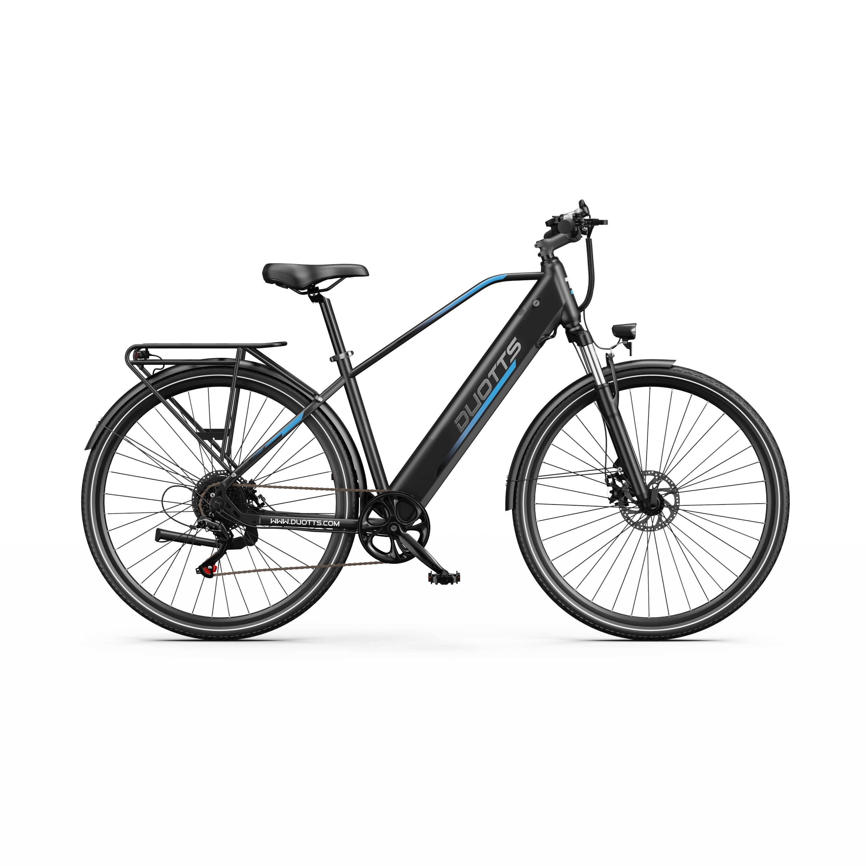 Ein schwarzes E-Bike mit blauen Akzenten und Gepäckträger, auf weißem Hintergrund.