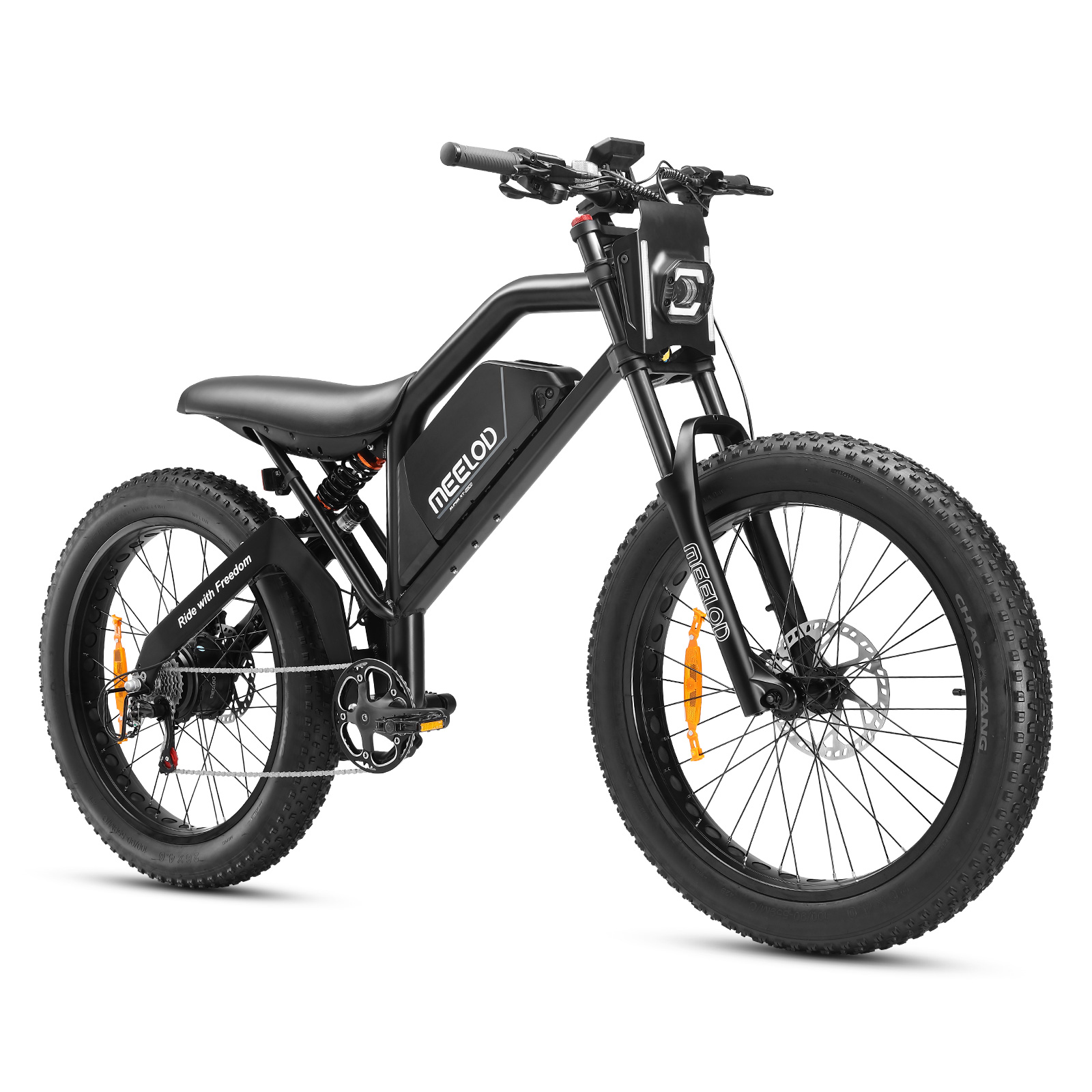 Czarny rower elektryczny typu fat bike z widocznym akumulatorem i amortyzacją.