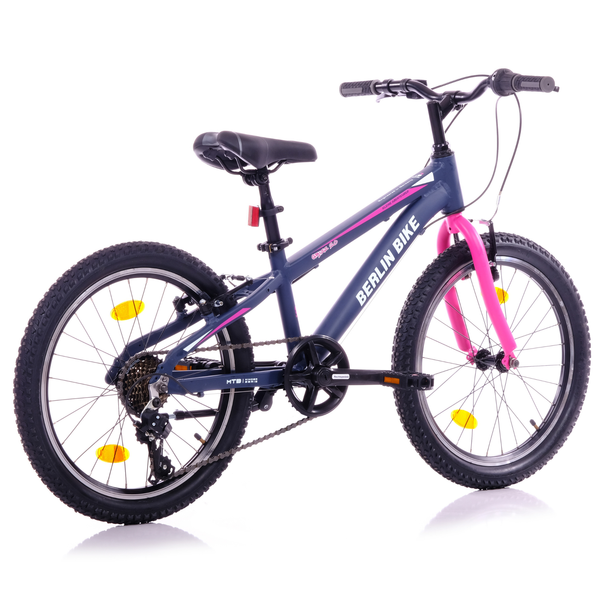Dunkelblaues Kinderfahrrad mit pinken Akzenten, auf weißem Hintergrund.