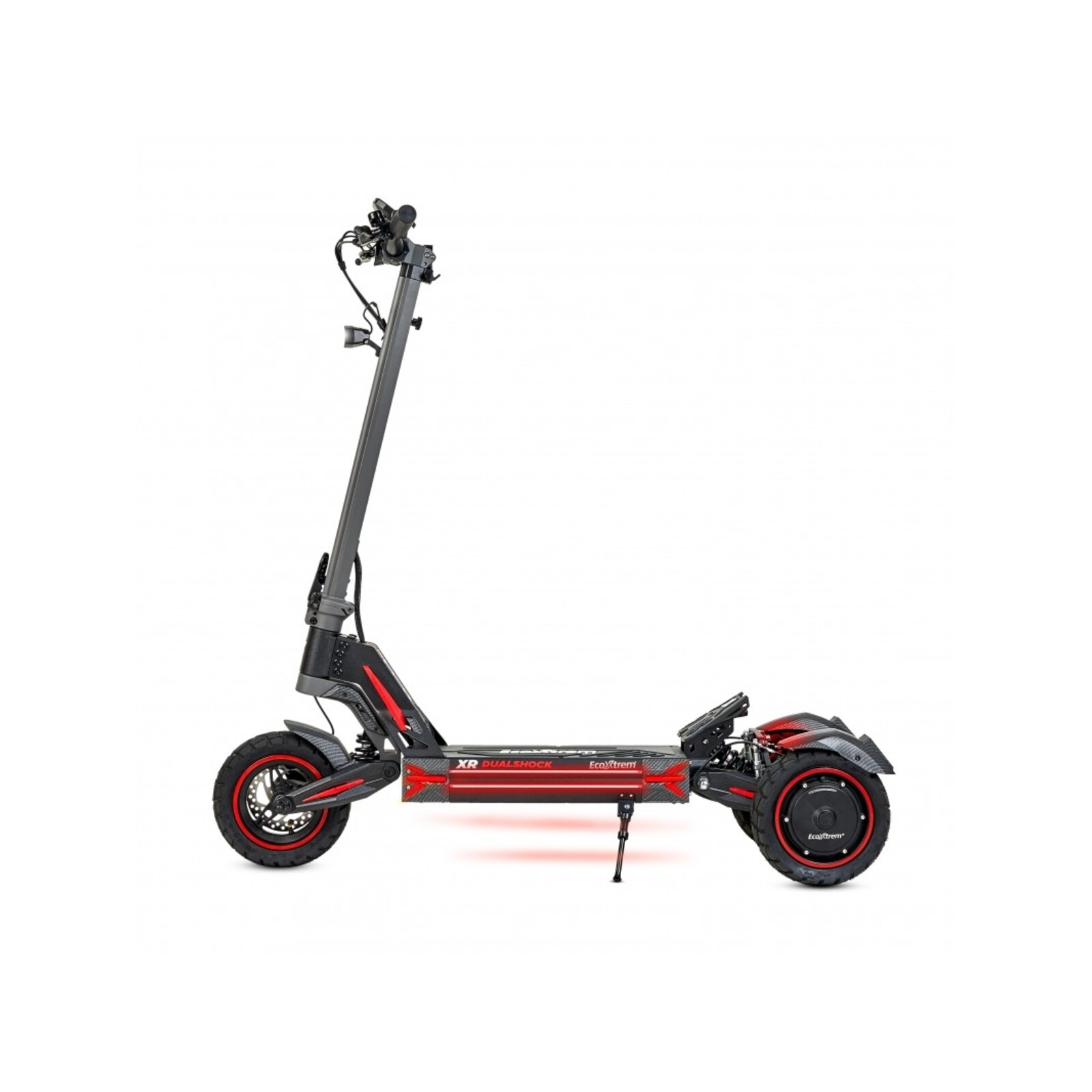 Un patinete eléctrico negro con detalles rojos se alza.