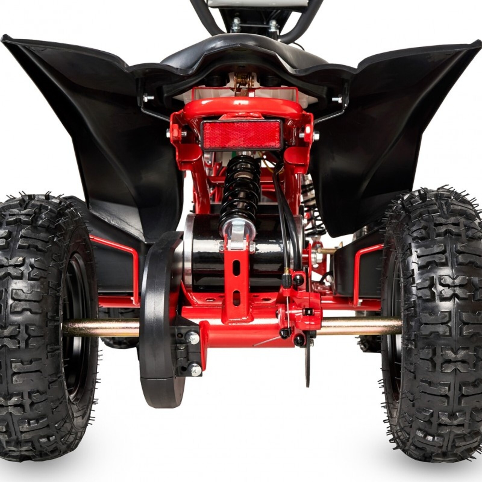 Vista trasera de un quad rojo con guardabarros, neumáticos y amortiguador negros.