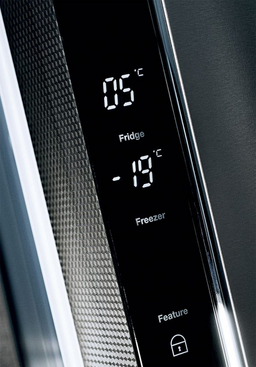 Display digitale: Frigo 5°C, Congelatore -19°C. Icona funzione.