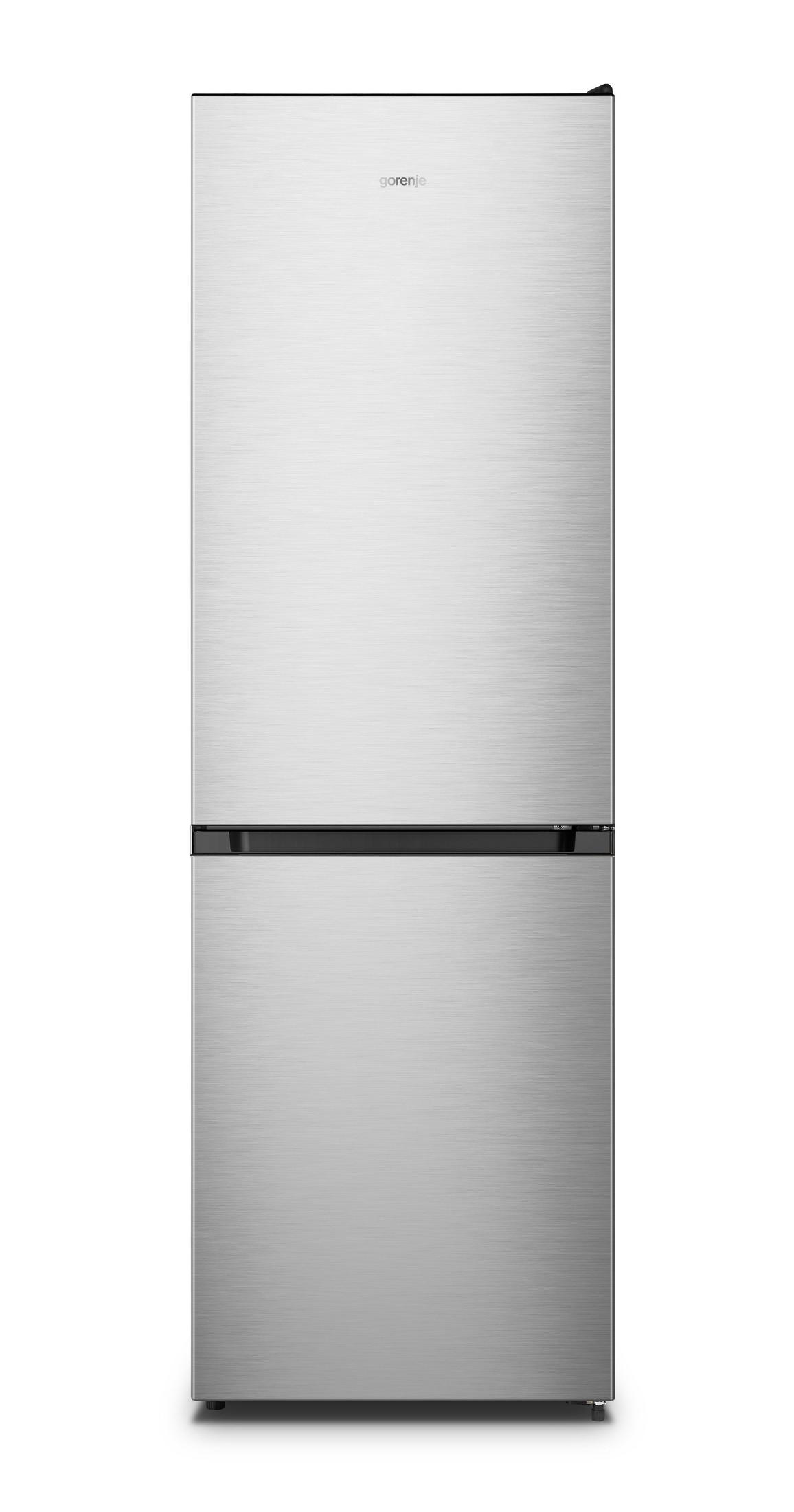 Srebrna lodówka Gorenje z dwojgiem drzwi, górną i dolną częścią.