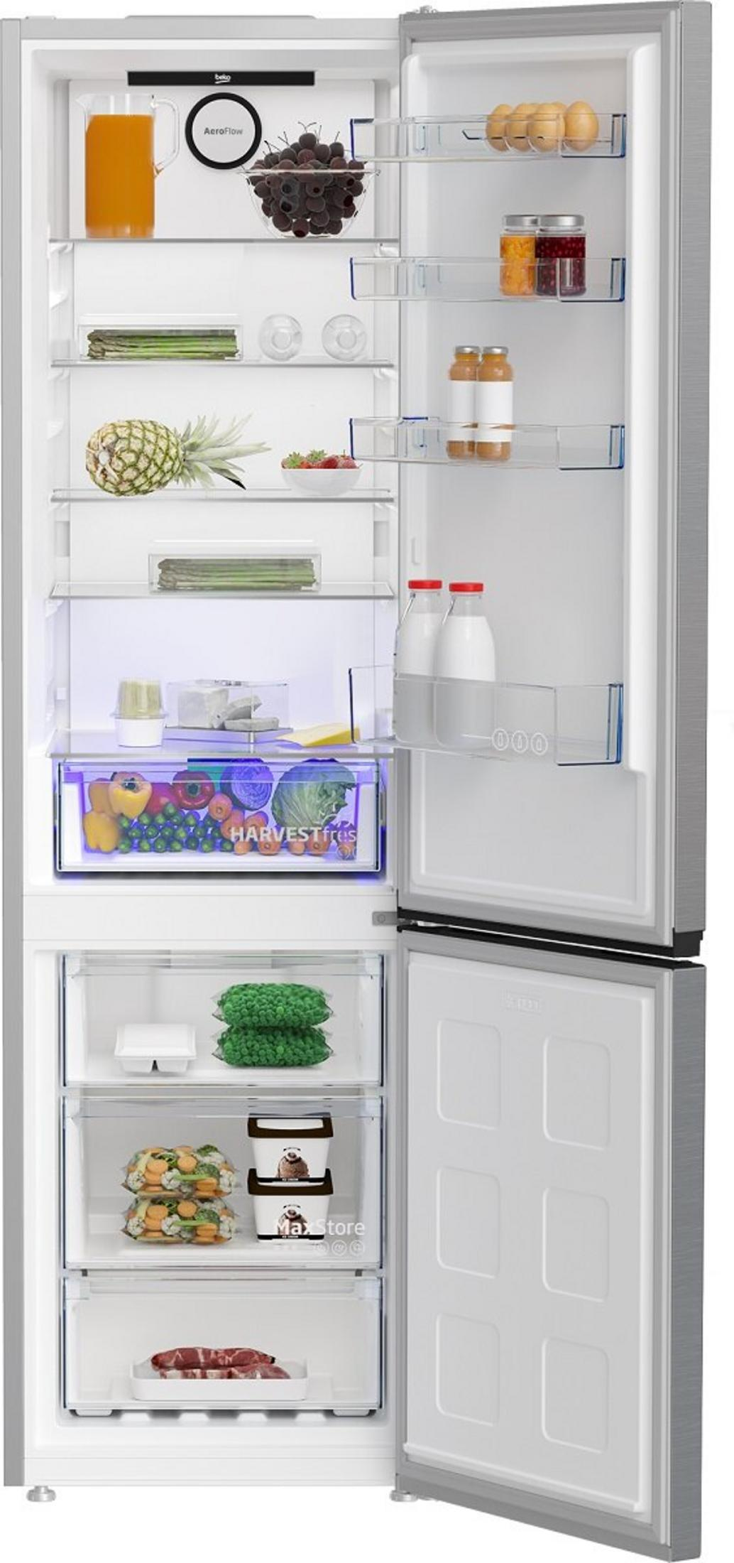 Ein offener Kühlschrank mit Lebensmitteln: Saft, Beeren, Eier, Gemüse, Obst und Fleisch.
