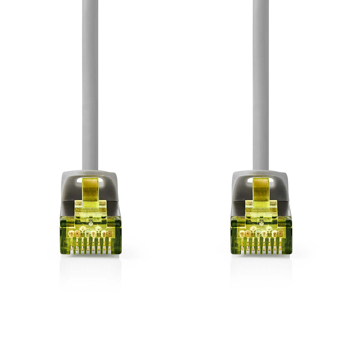 Due cavi grigi con connettori RJ45 trasparenti, primo piano.