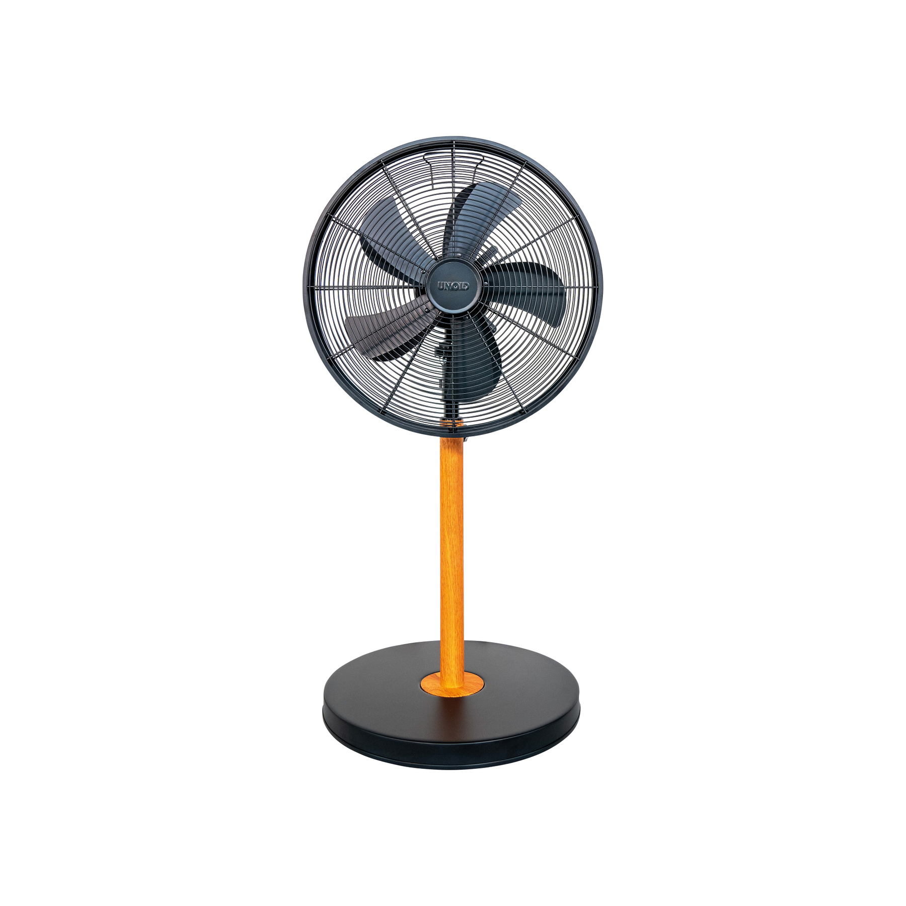 Czarny wentylator stojący z drewnianym słupkiem i czarną podstawą.