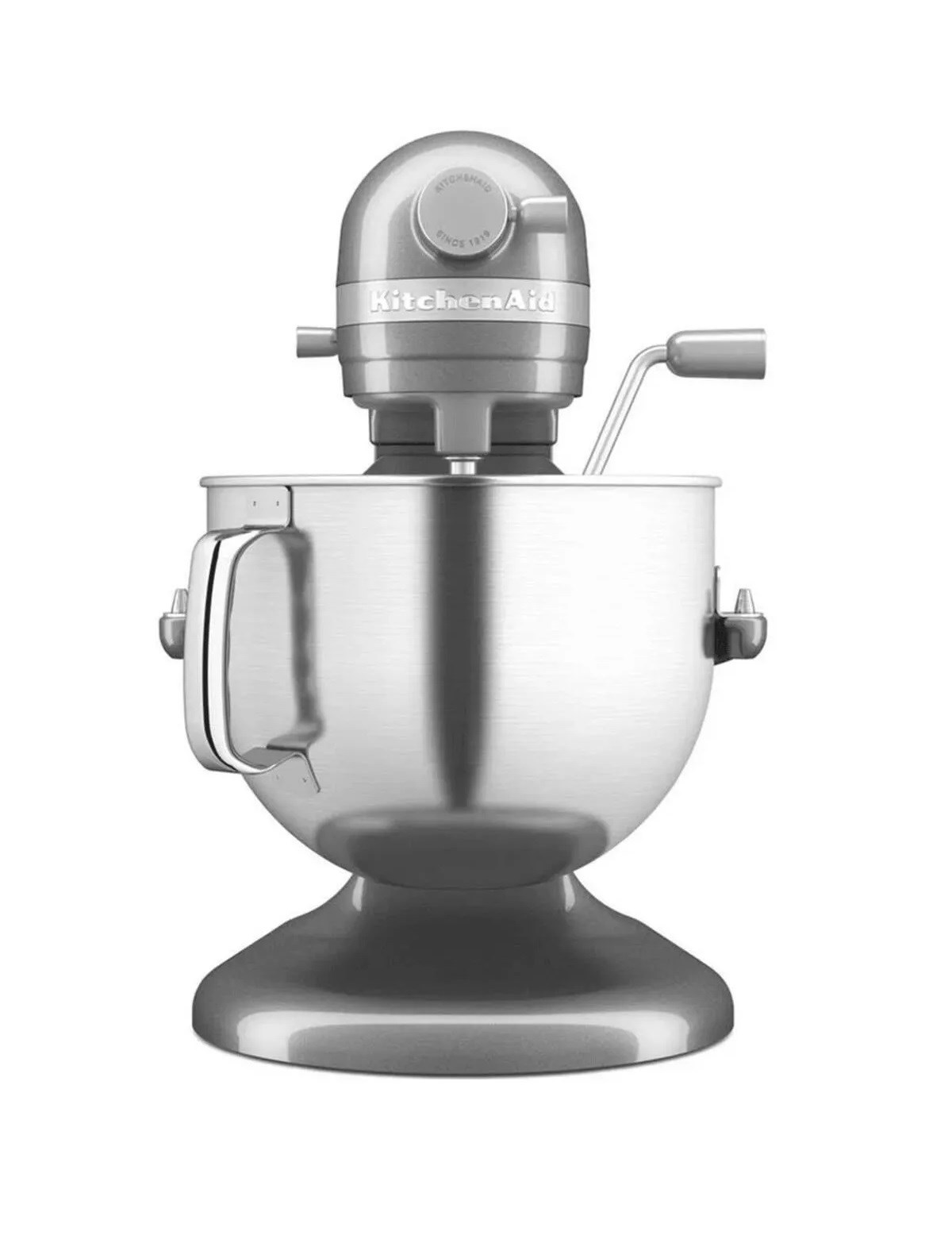 Parlak paslanmaz çelik tasarımlı gümüş rengi KitchenAid stand mikser.