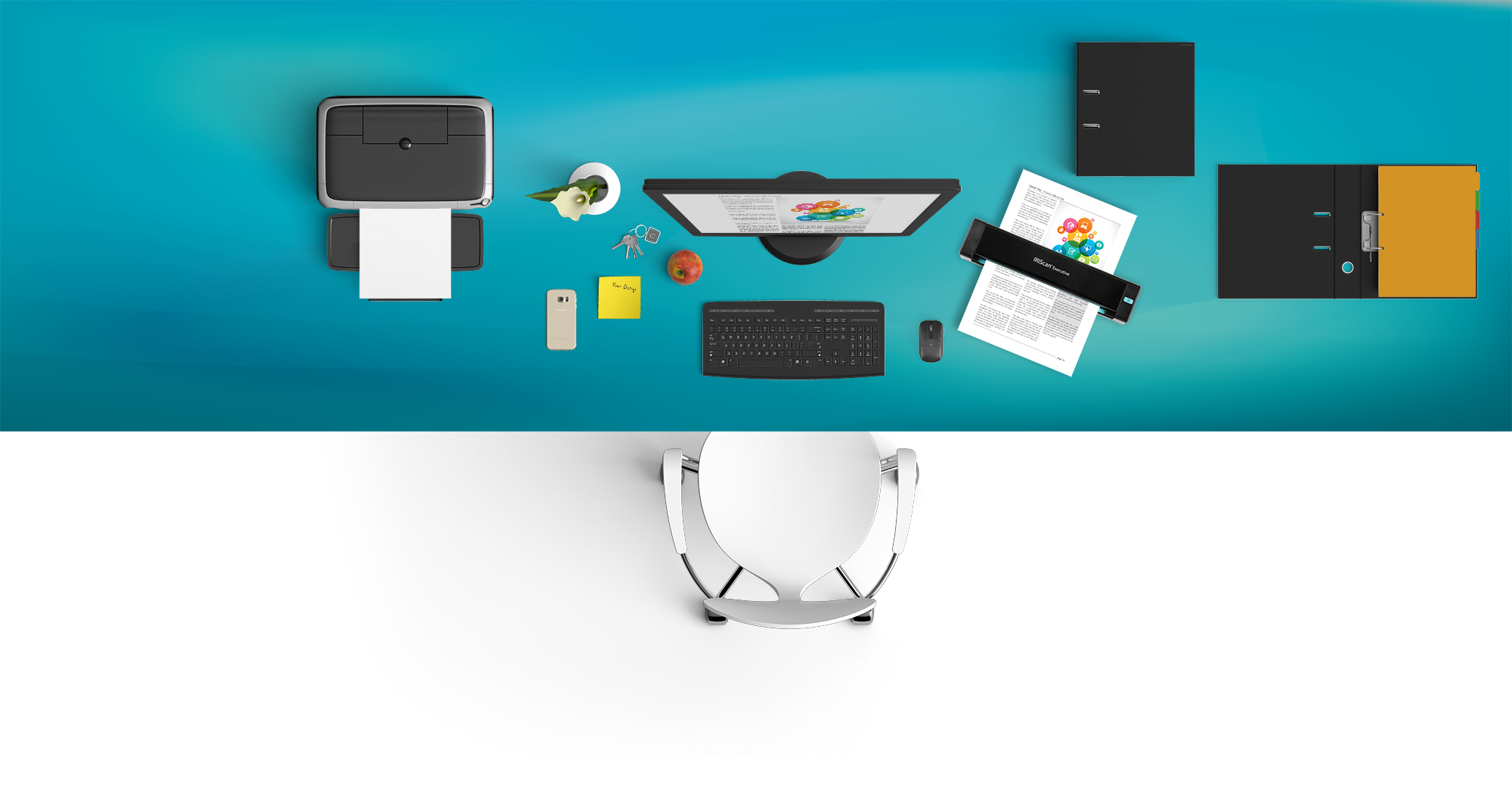 Schreibtisch mit Drucker, Monitor, Tastatur, Maus, Ordnern und Stuhl.
