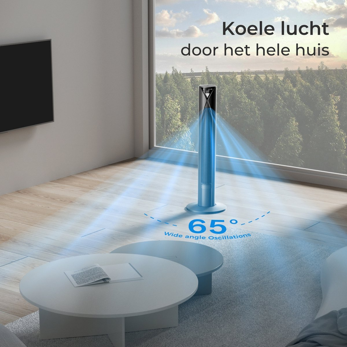Een slanke, blauwe torenventilator in een woonkamer met 65° oscillatie.