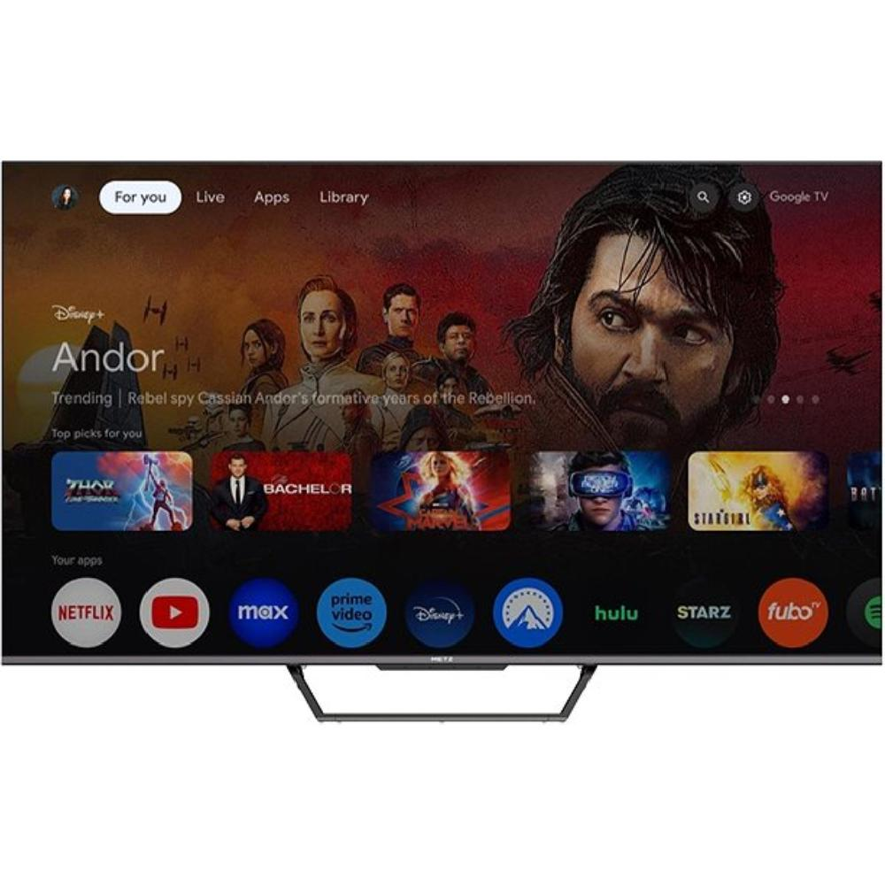 Uno schermo TV mostra un'interfaccia Google TV con programmi come Andor e The Bachelor.